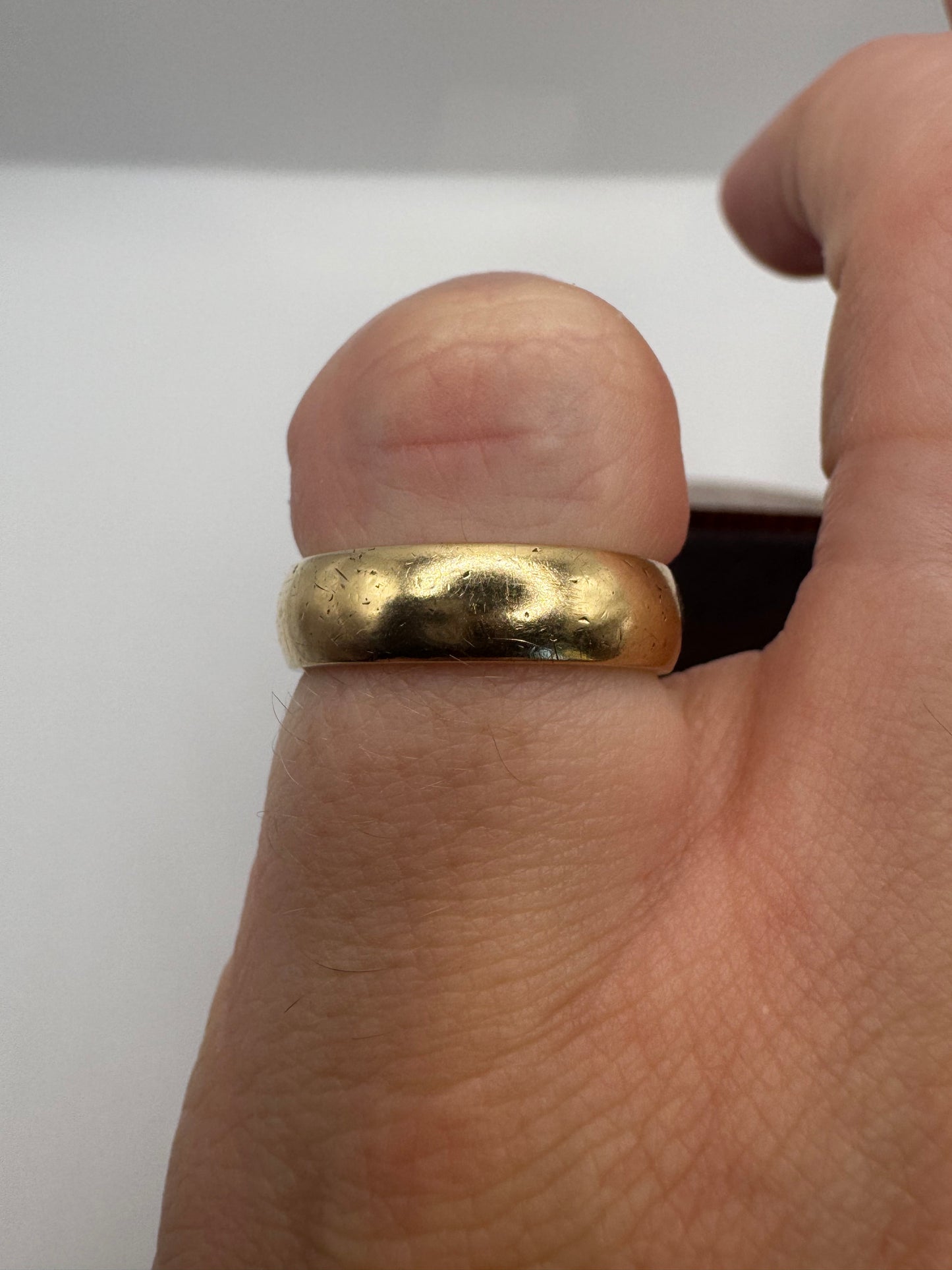 Heavy 9ct gold band