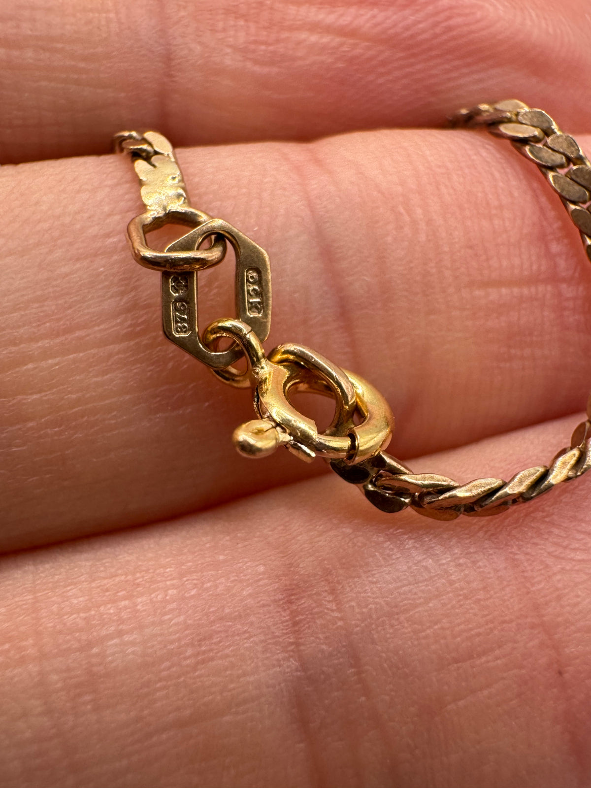 9ct gold chain 49 16.5”