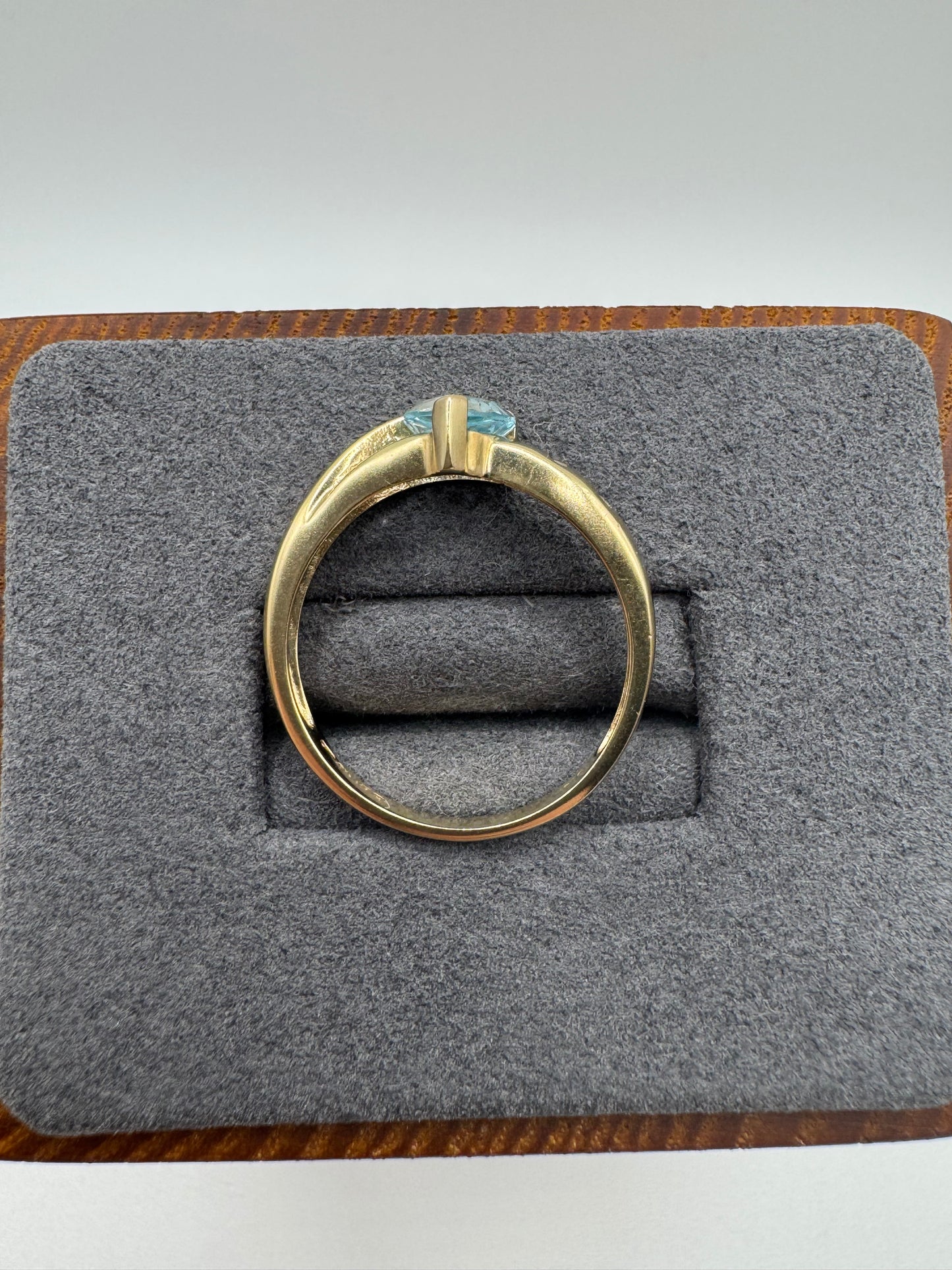 9ct gold topaz and diamond ring