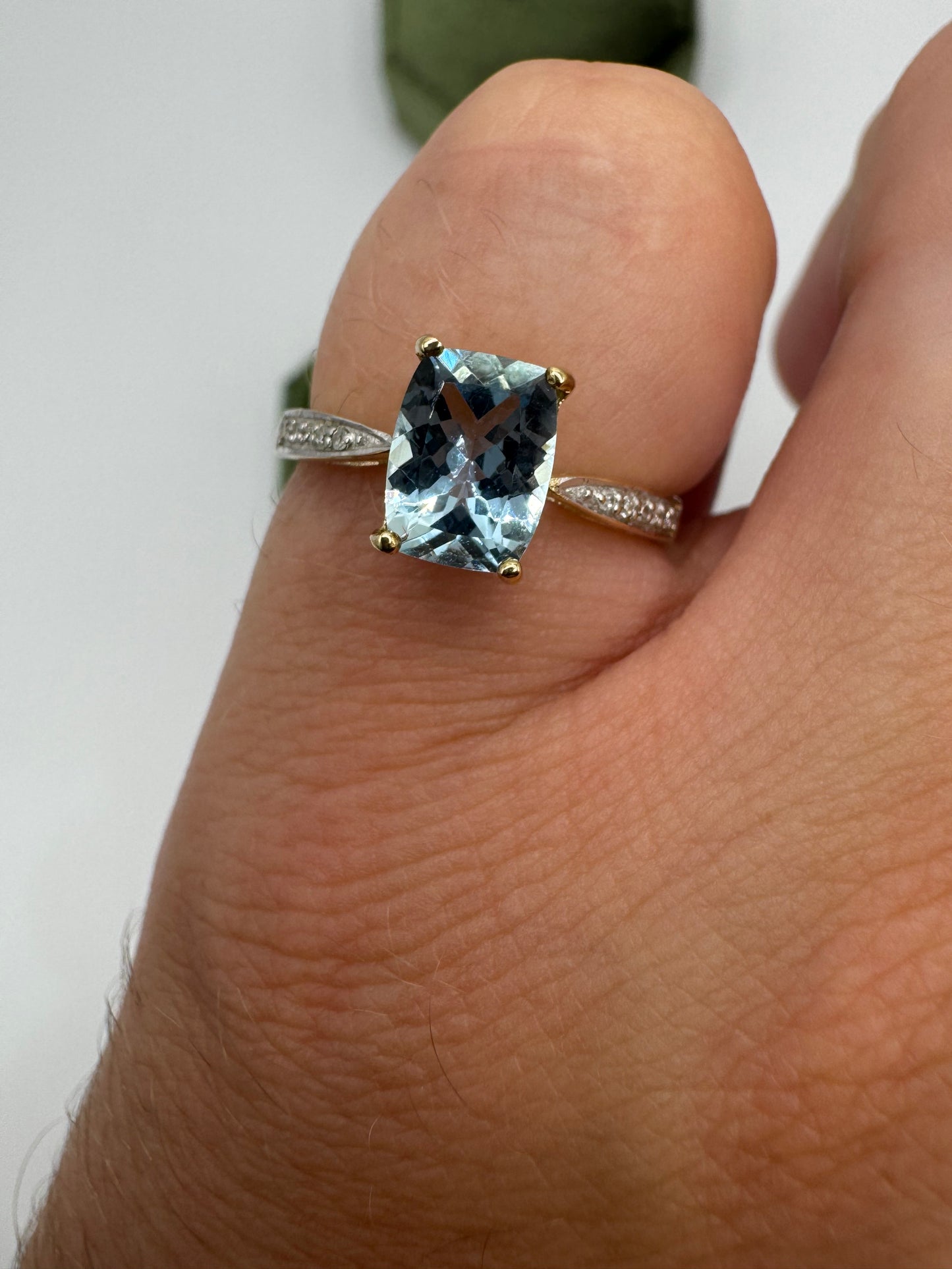 9ct gold aquamarine and diamond ring