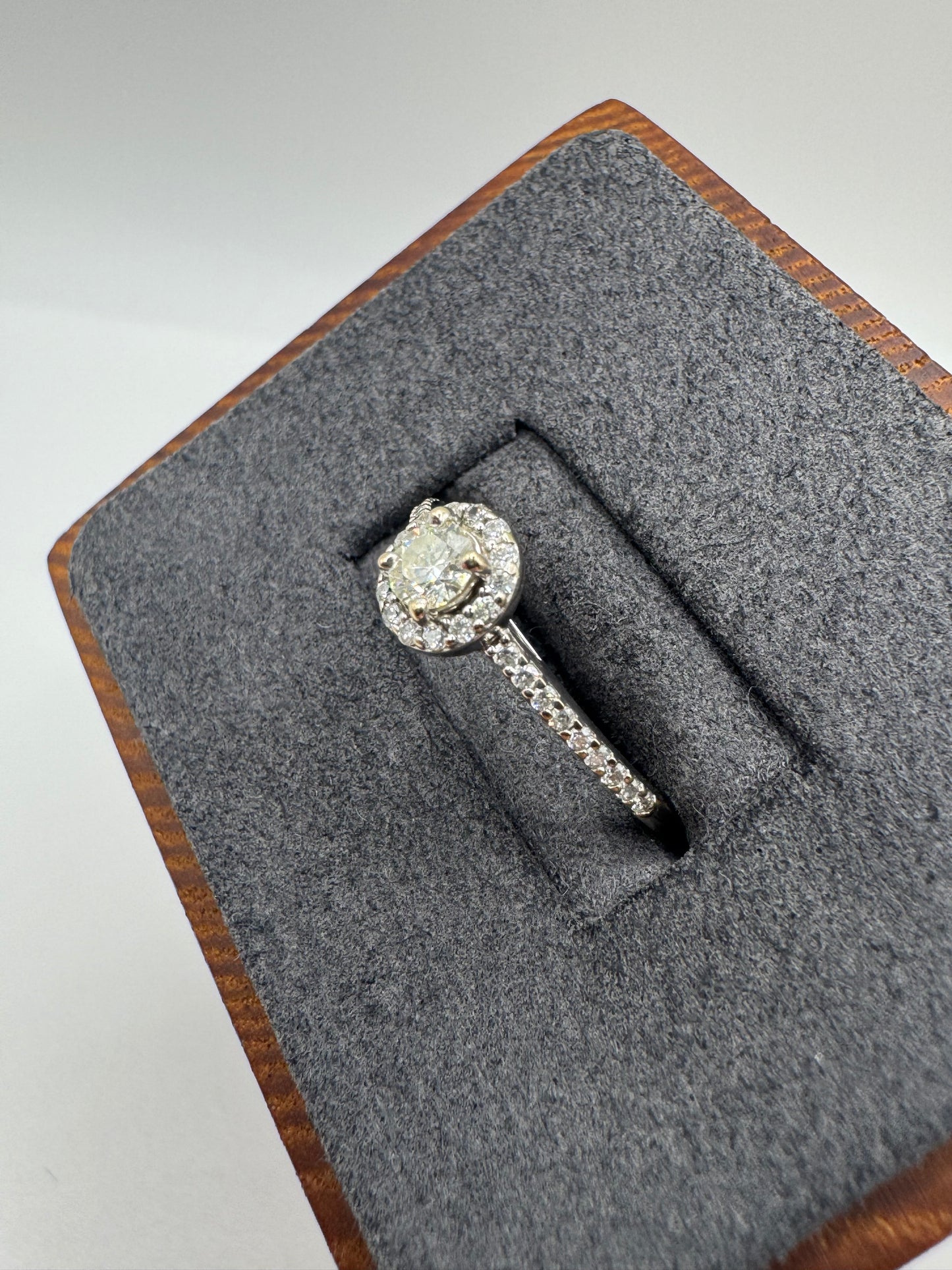 9ct white gold diamond cluster ring