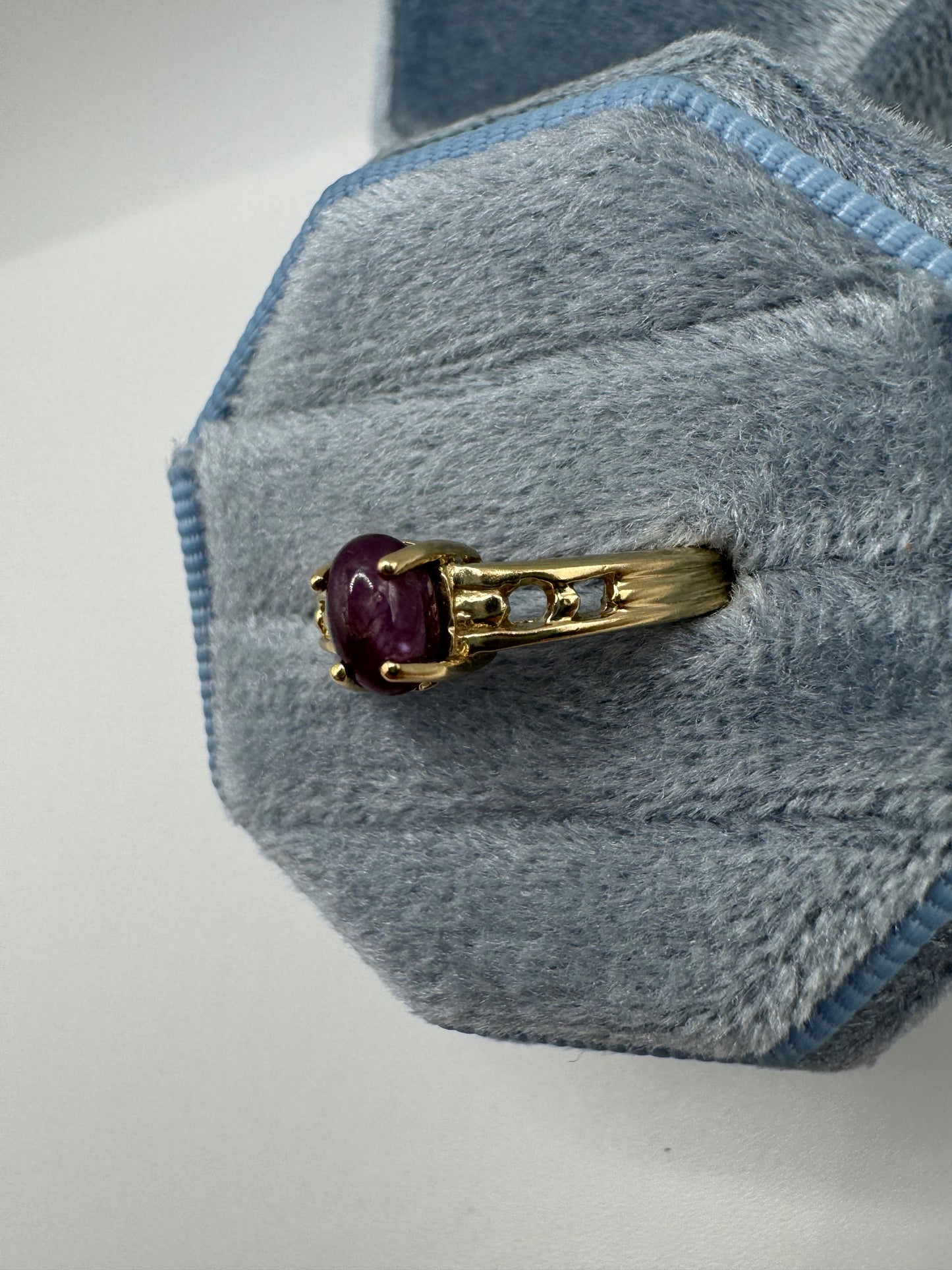 9ct gold cabochon ruby ring