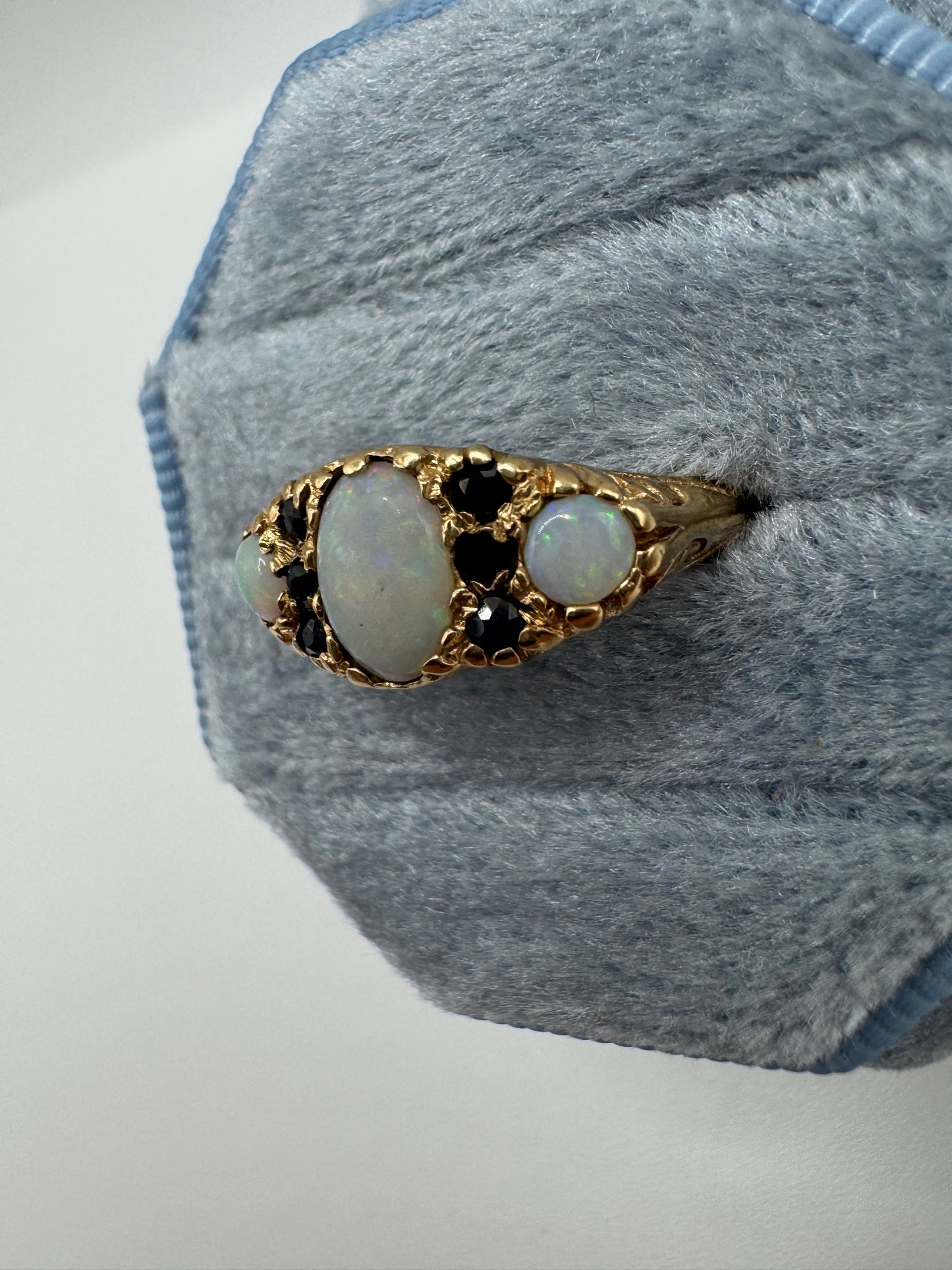 9ct gold opal and sapphire ring