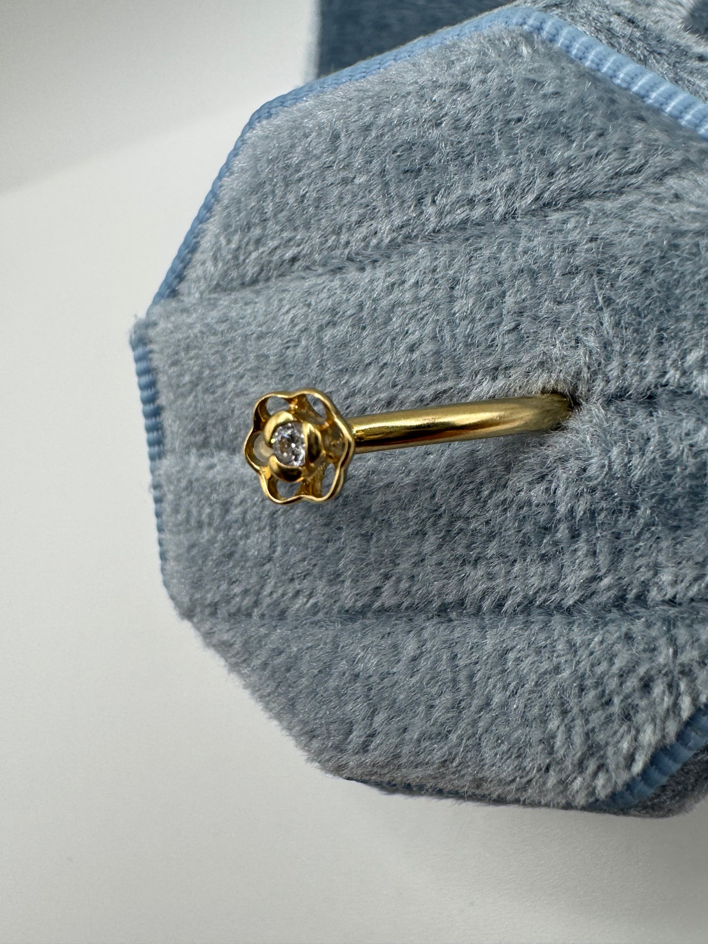 9ct gold cz flower ring