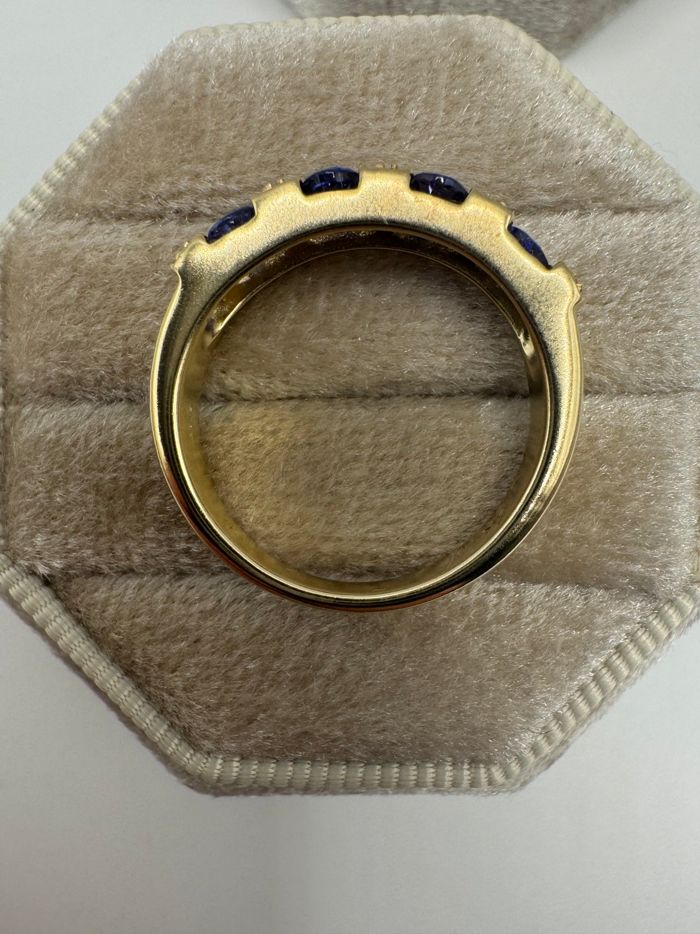 Heavy 9ct gold tanzanite and diamond ring