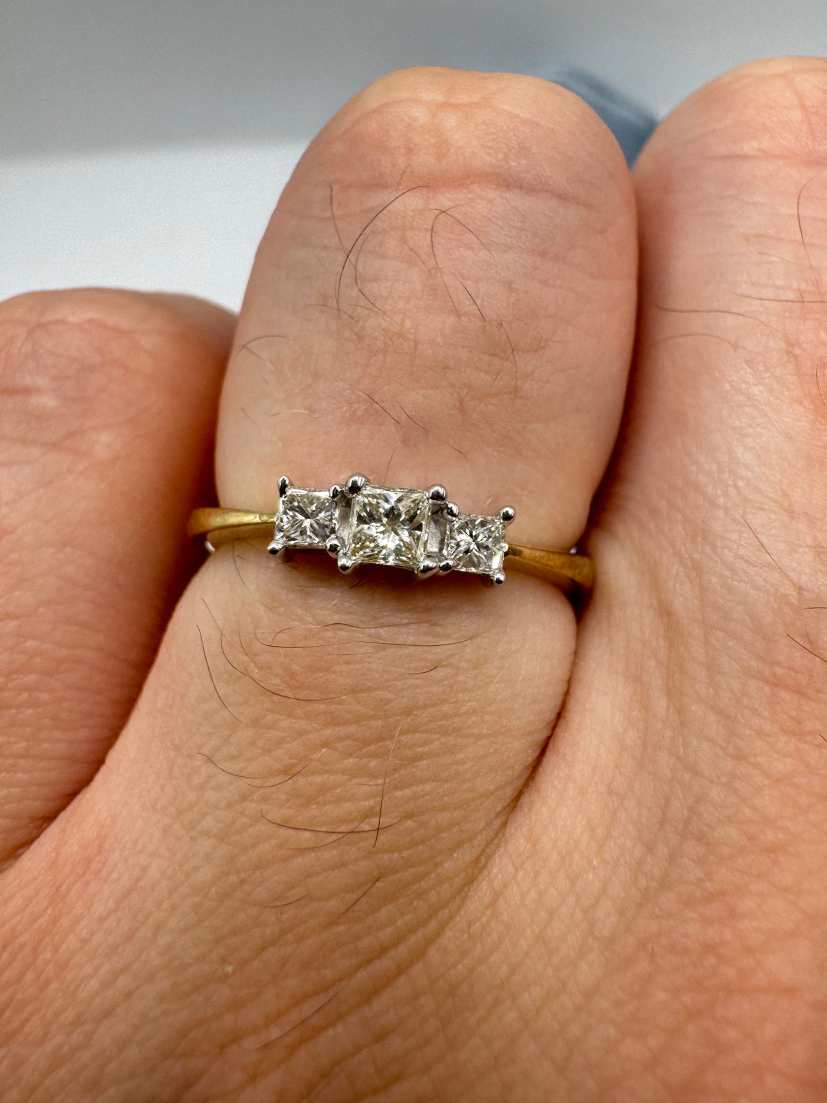 9ct gold 33 point diamond ring