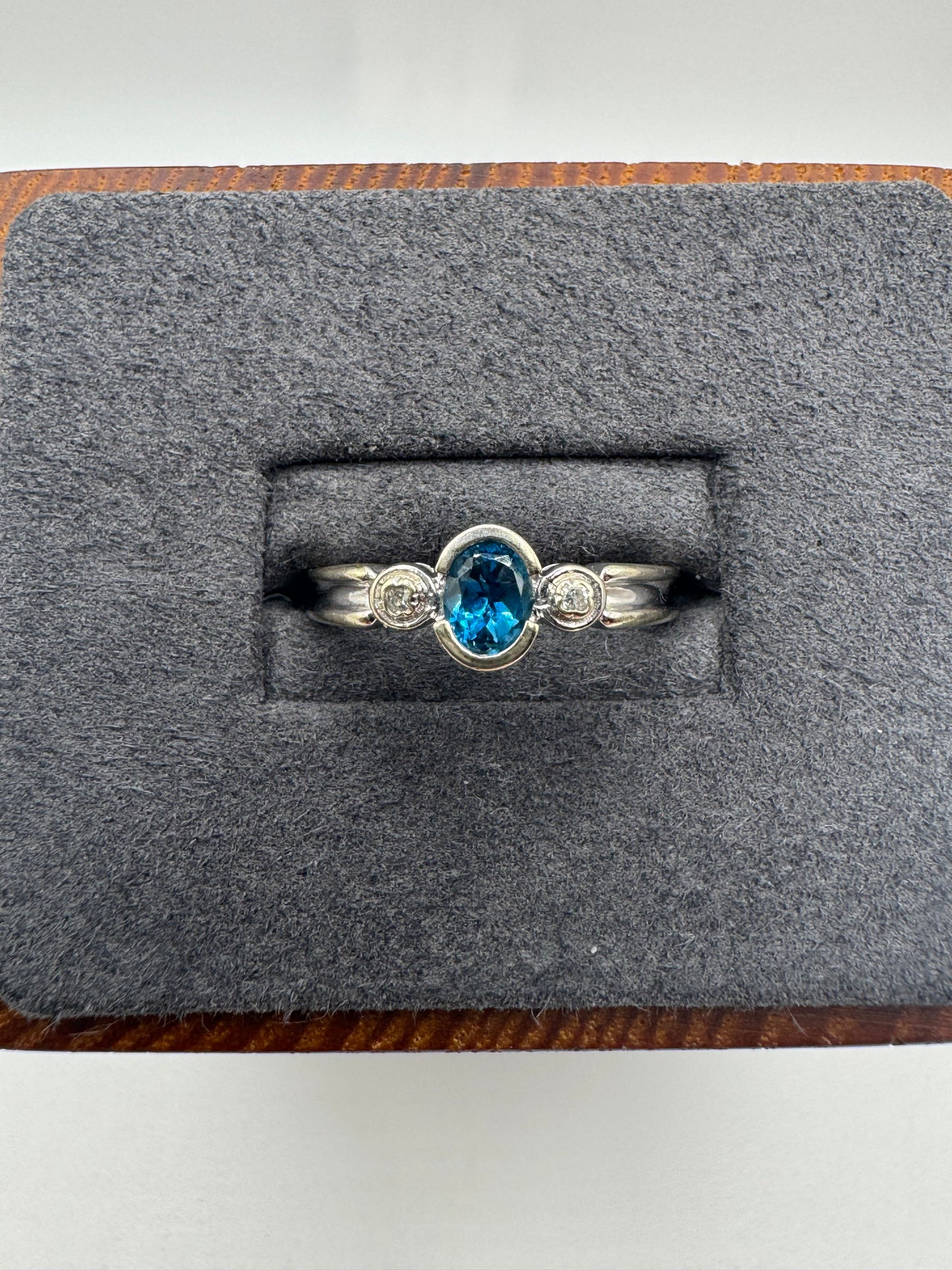 9ct gold topaz and diamond ring