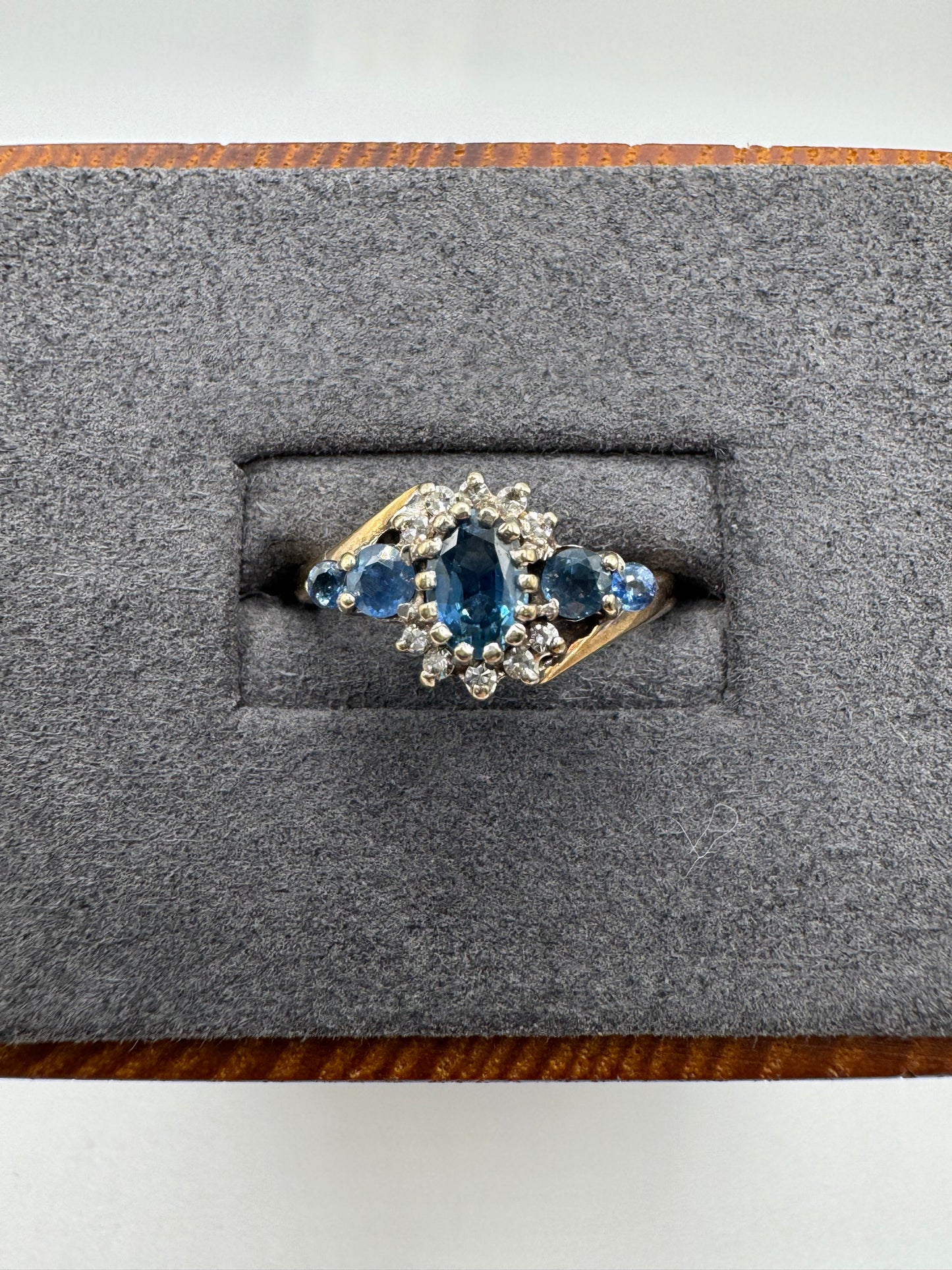 9ct gold sapphire and diamond cluster ring