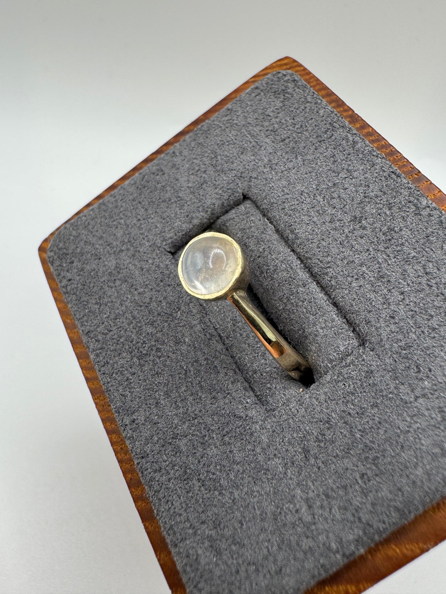 9ct gold moonstone ring