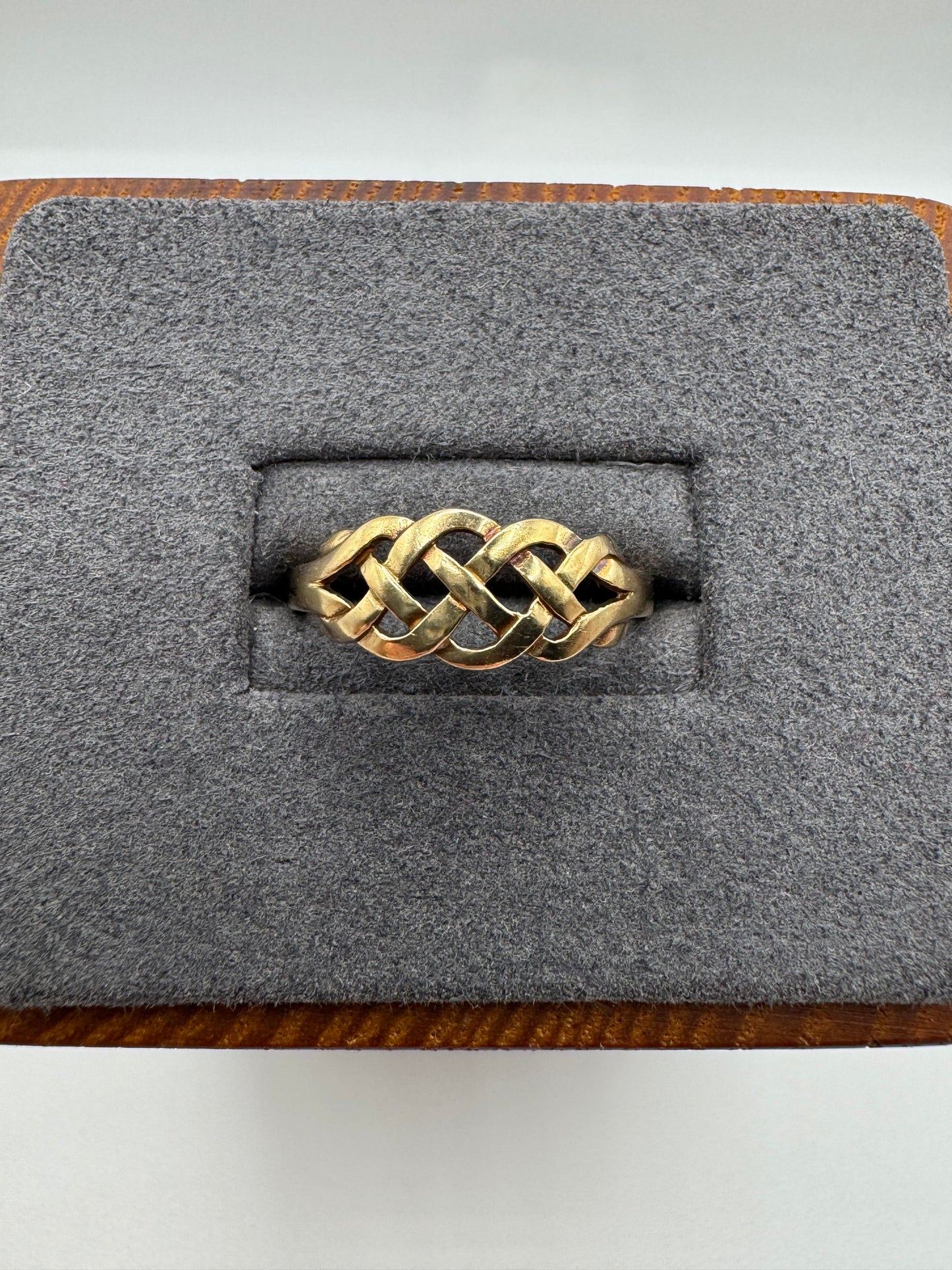 9ct gold Celtic knot ring