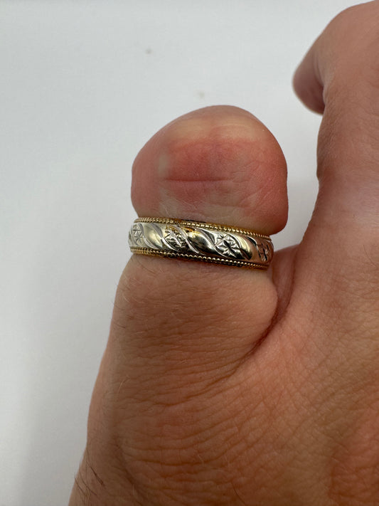 9ct two-tone gold patterned band