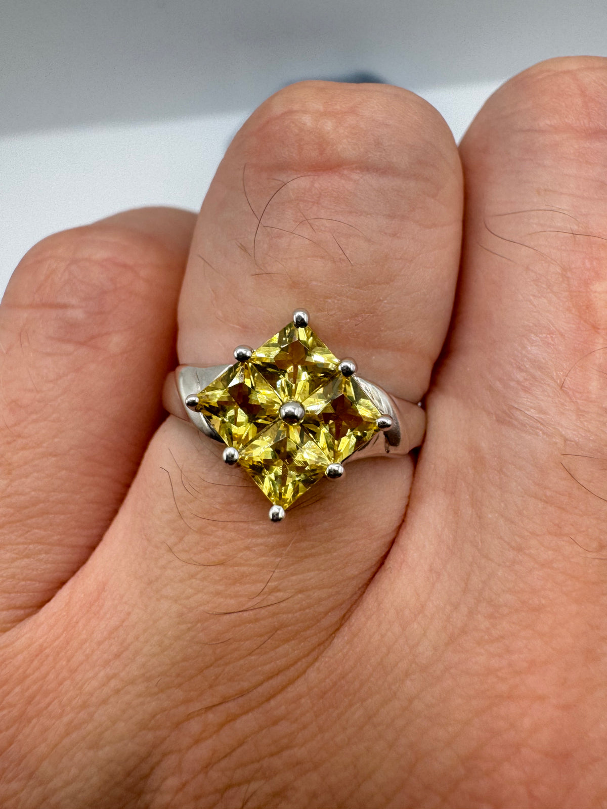 9ct white gold beryl cluster ring