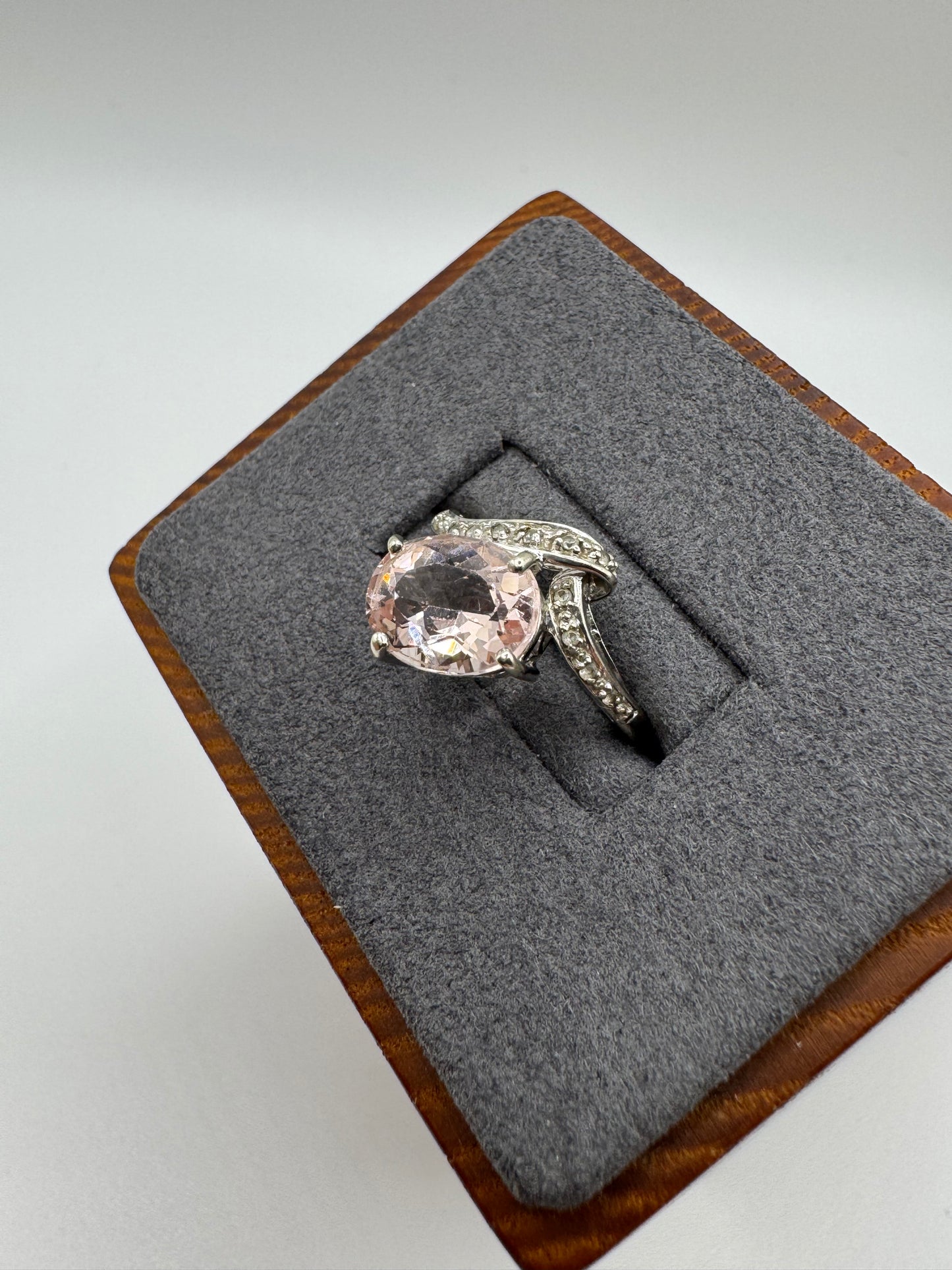 9ct white gold morganite and diamond ring