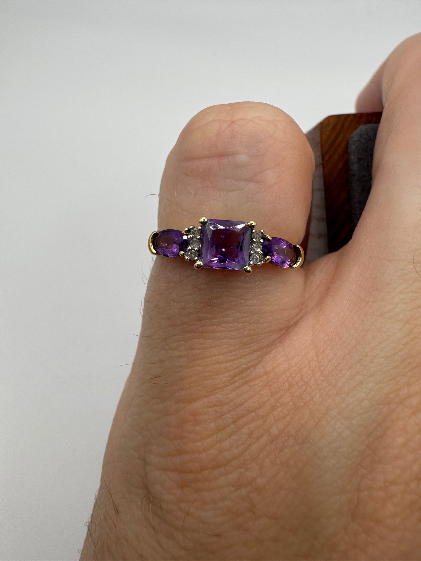 9ct gold amethyst and diamond ring