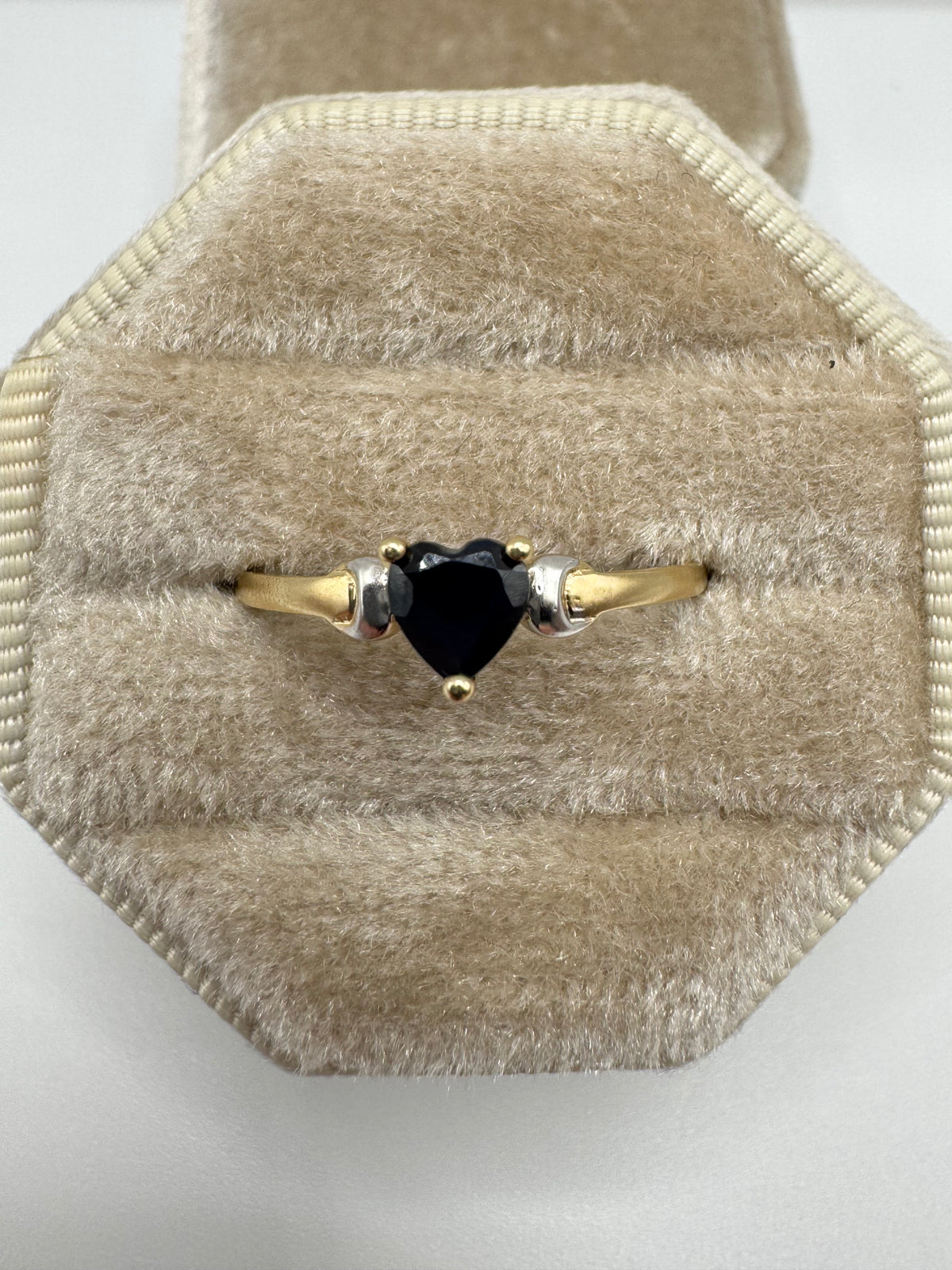9ct gold sapphire heart ring