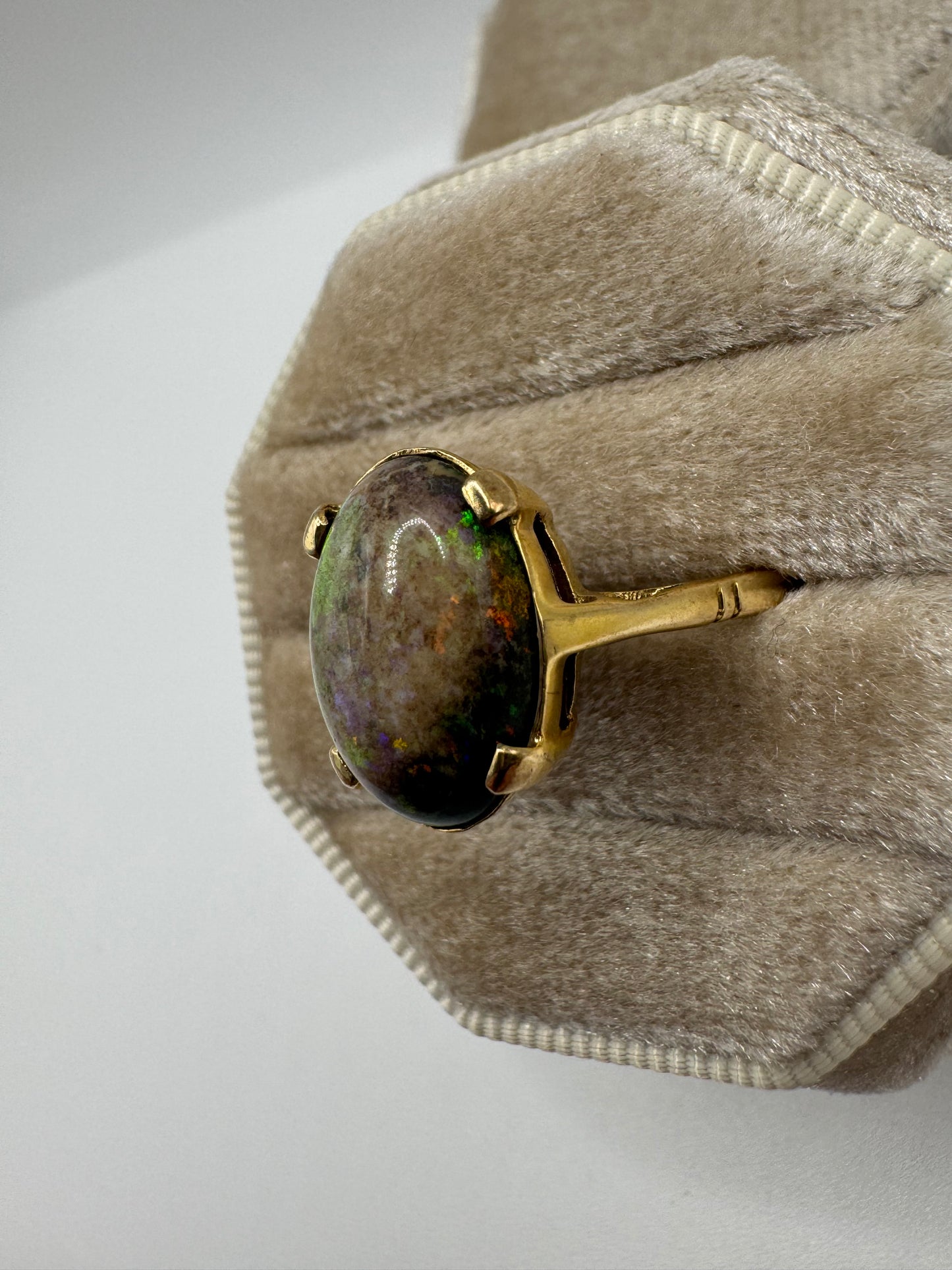 9ct gold boulder opal ring