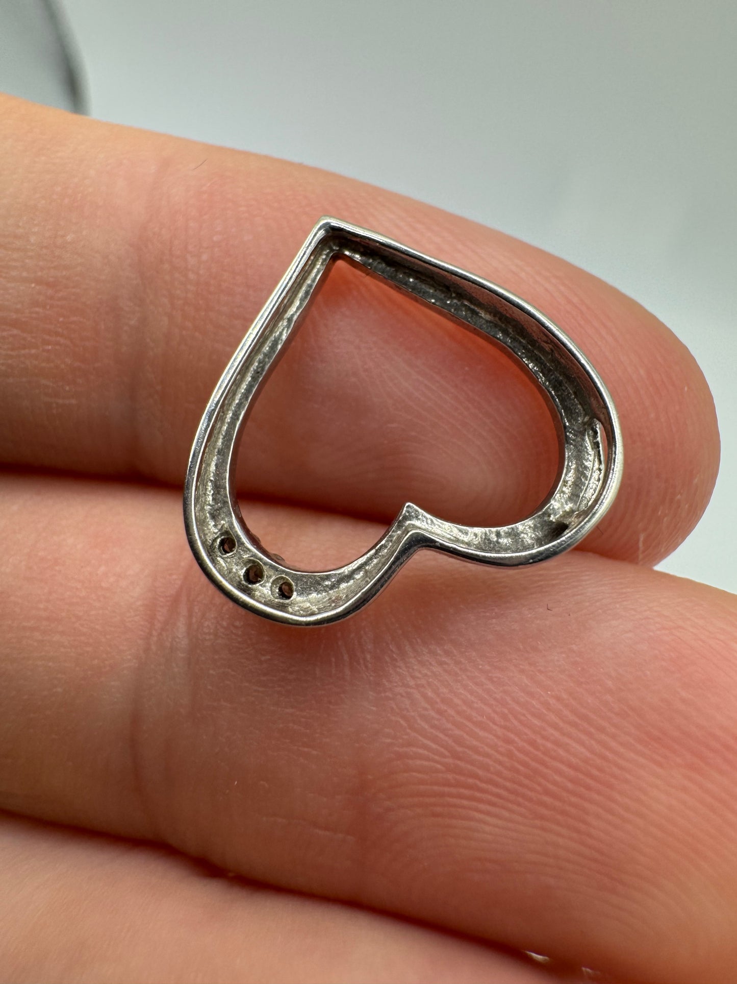 9ct white gold diamond pendant