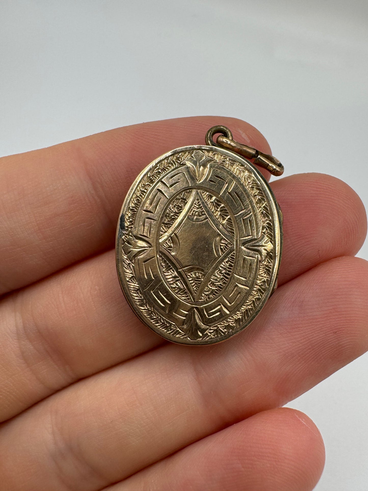 9ct gold front and back enamelled locket