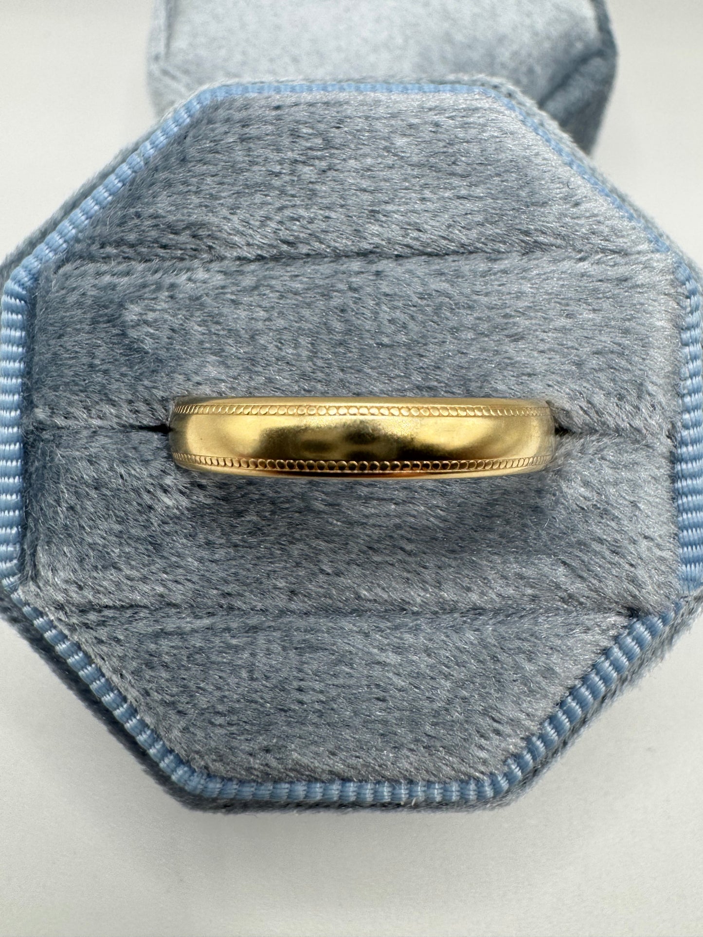 9ct gold patterned band