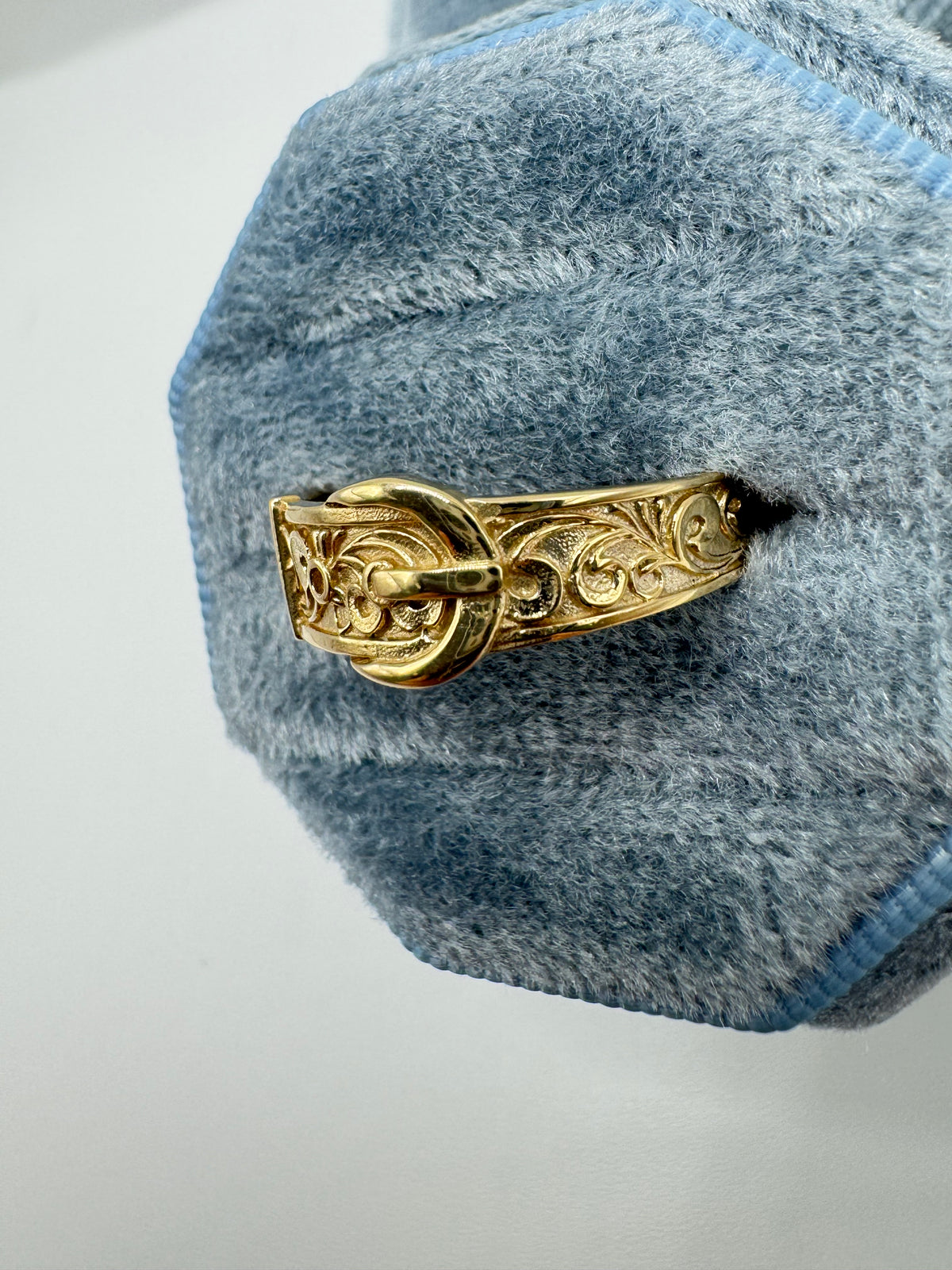 9ct gold engraved buckle ring