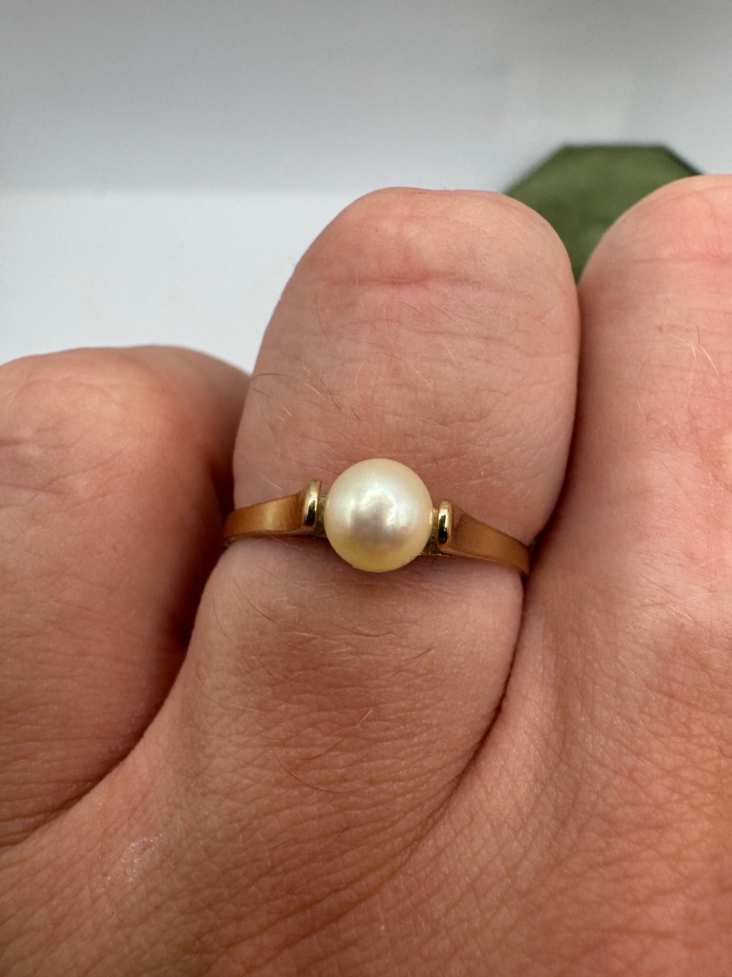 9ct gold pearl ring
