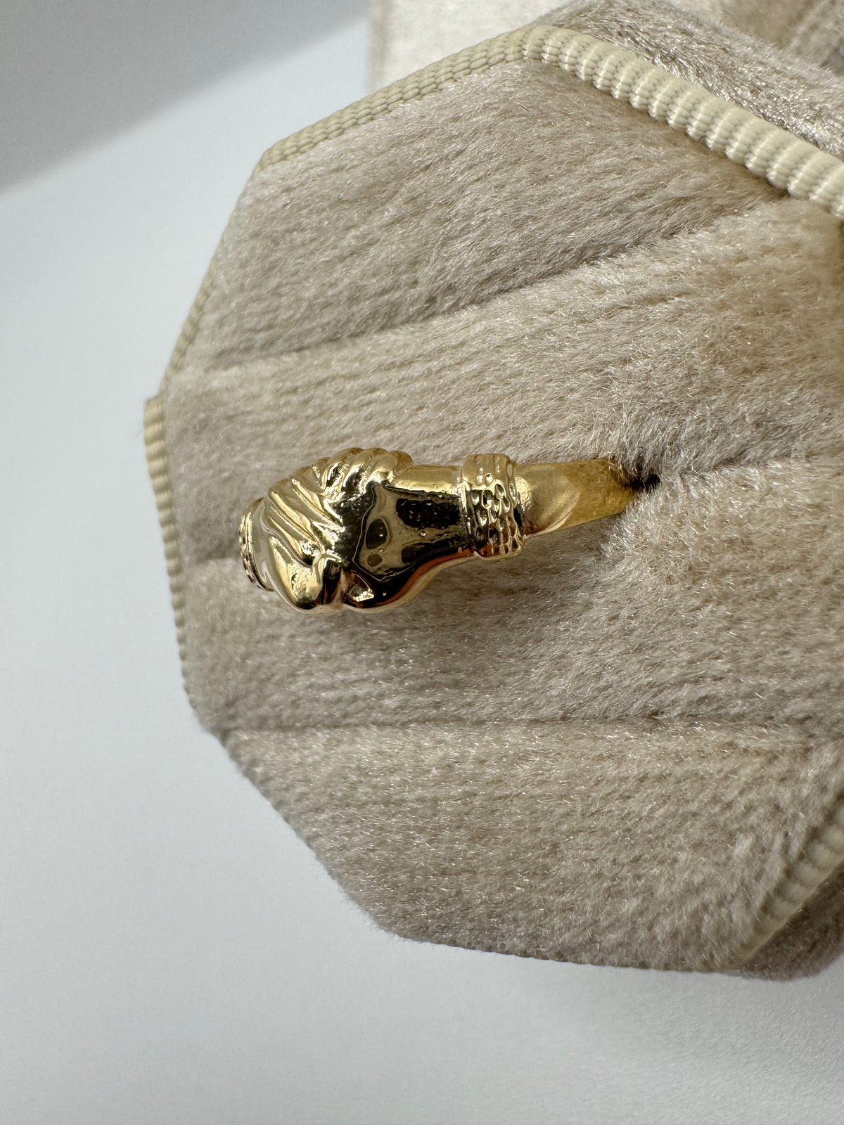 9ct gold Fede ring