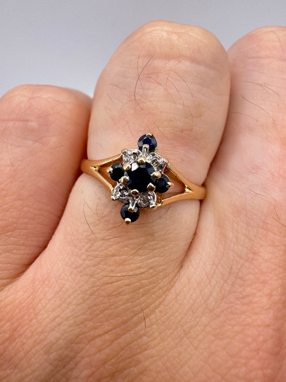 9ct gold sapphire and diamond ring