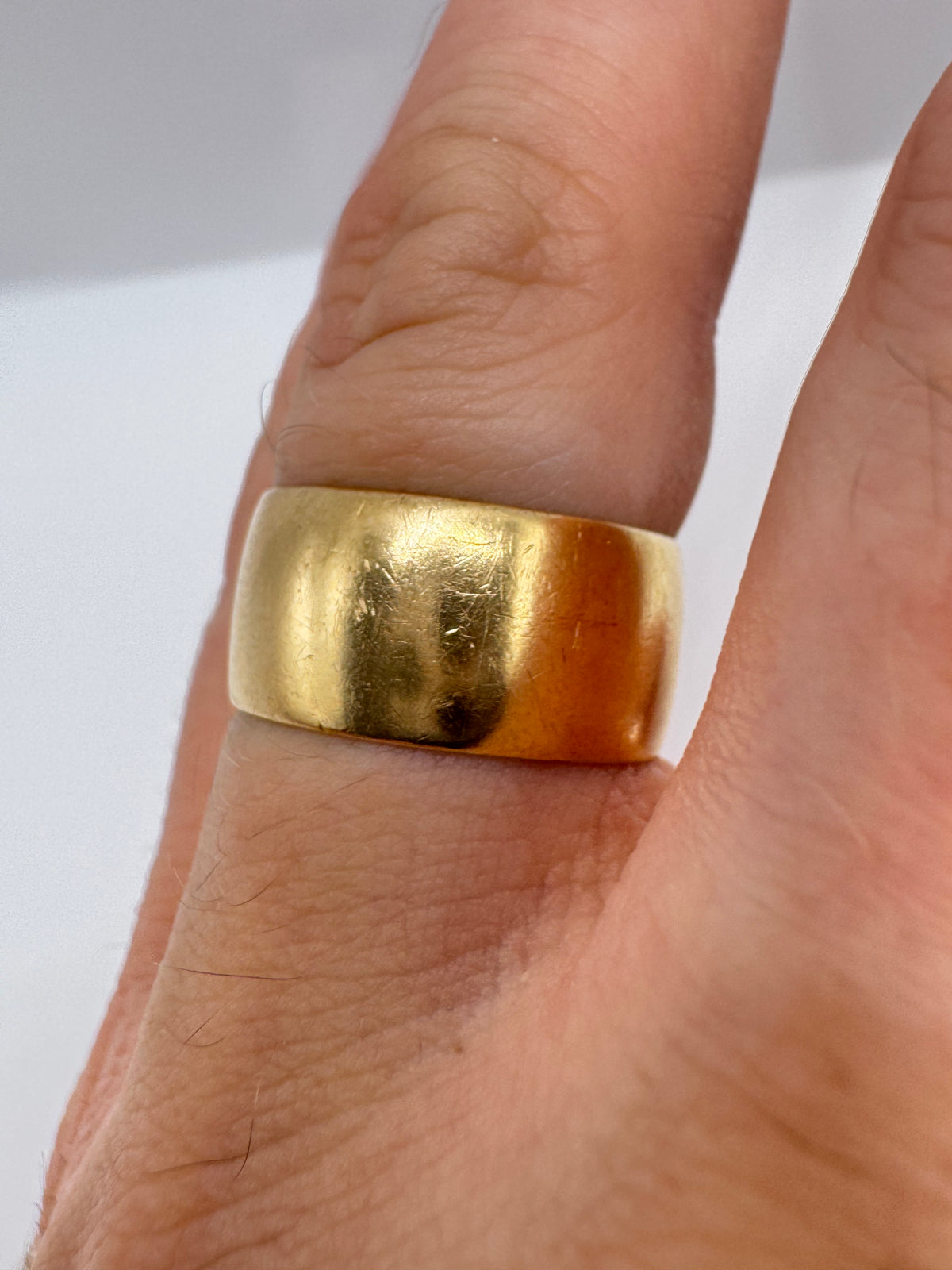 Heavy 9ct gold thick band