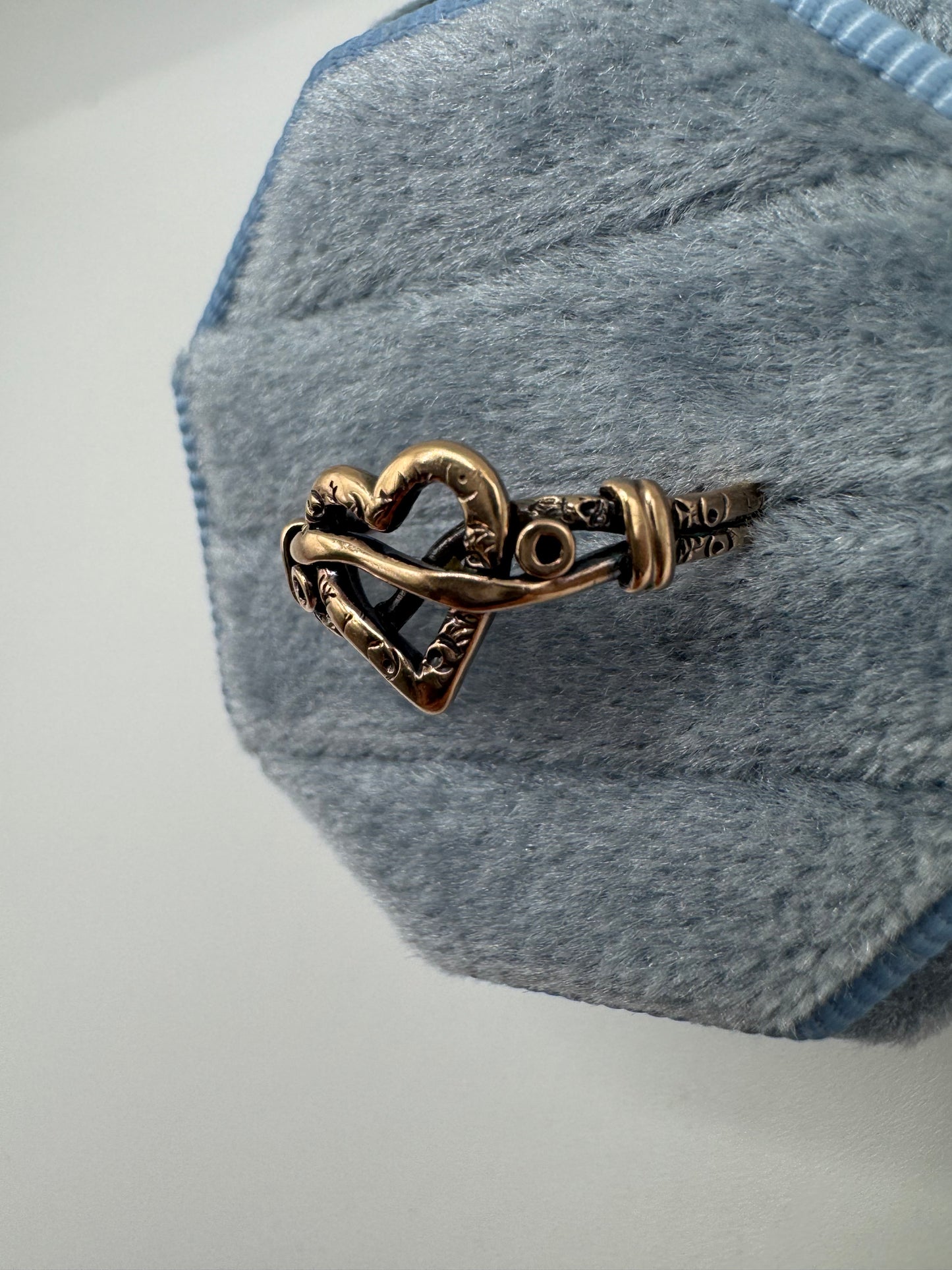 Antique 9ct rose gold heart ring