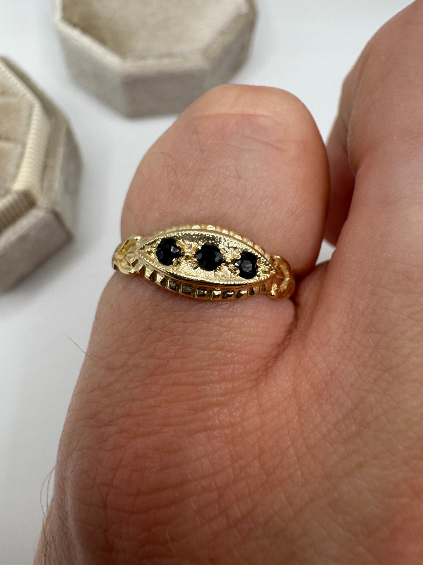 9ct gold sapphire gypsy ring