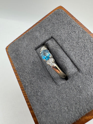 9ct gold topaz and diamond ring