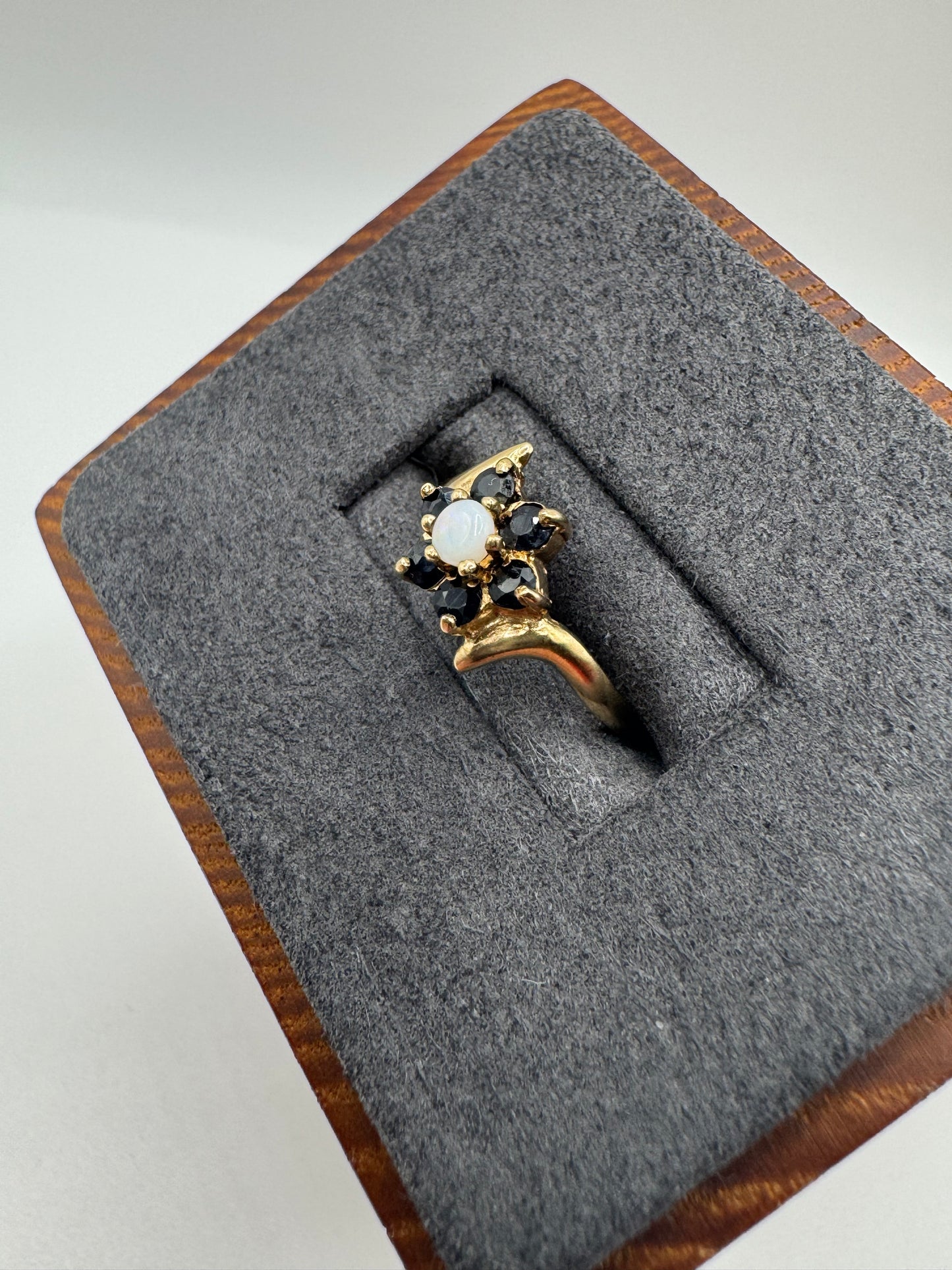 9ct gold opal and sapphire ring