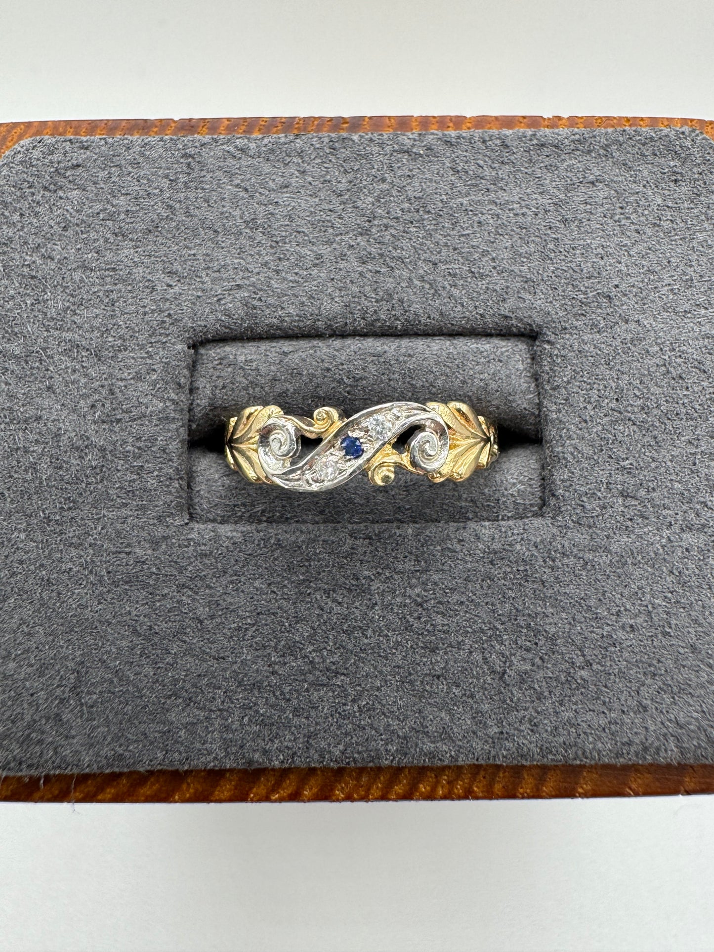 9ct gold sapphire and diamond ring