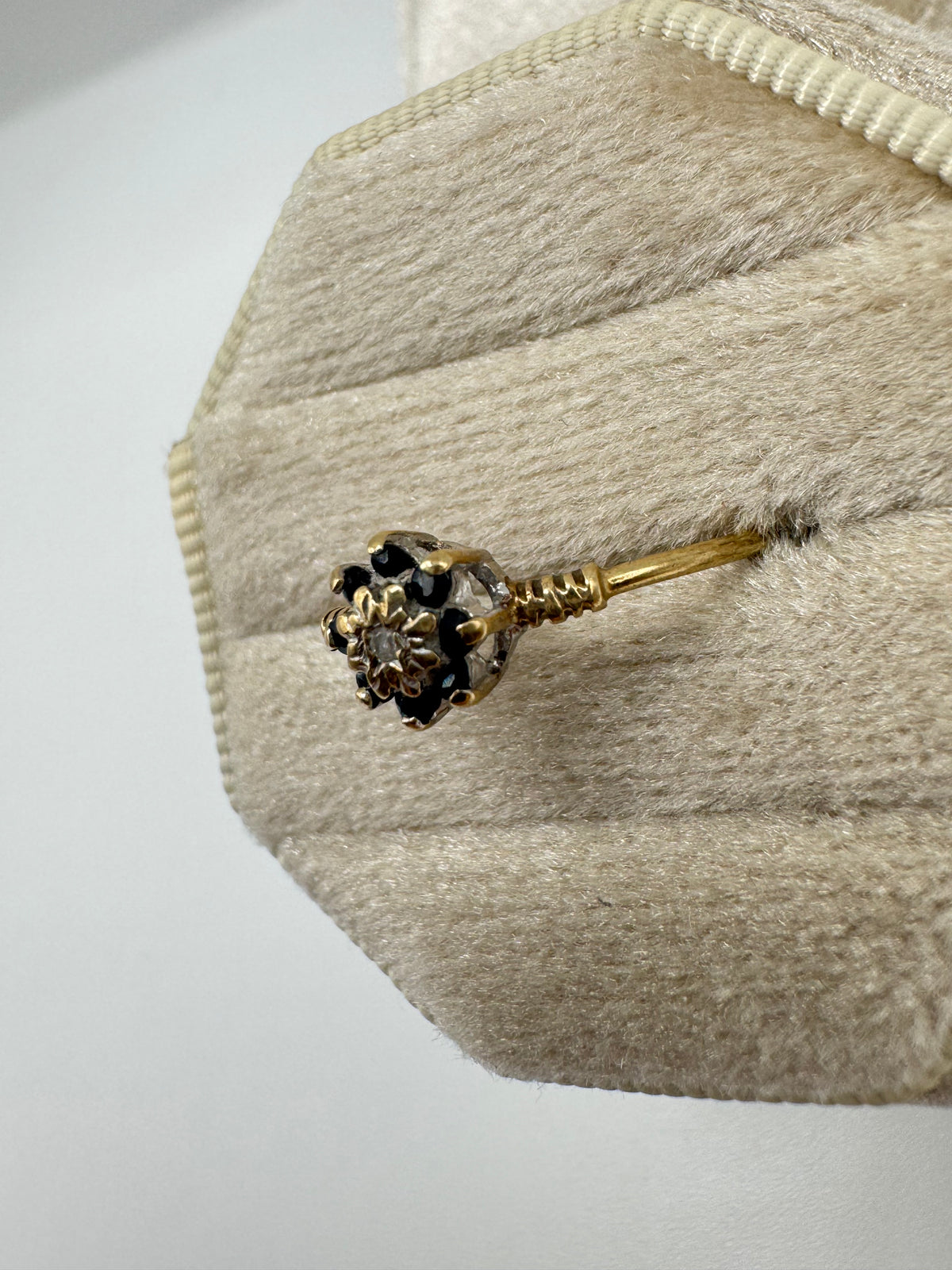 9ct gold sapphire and diamond cluster ring