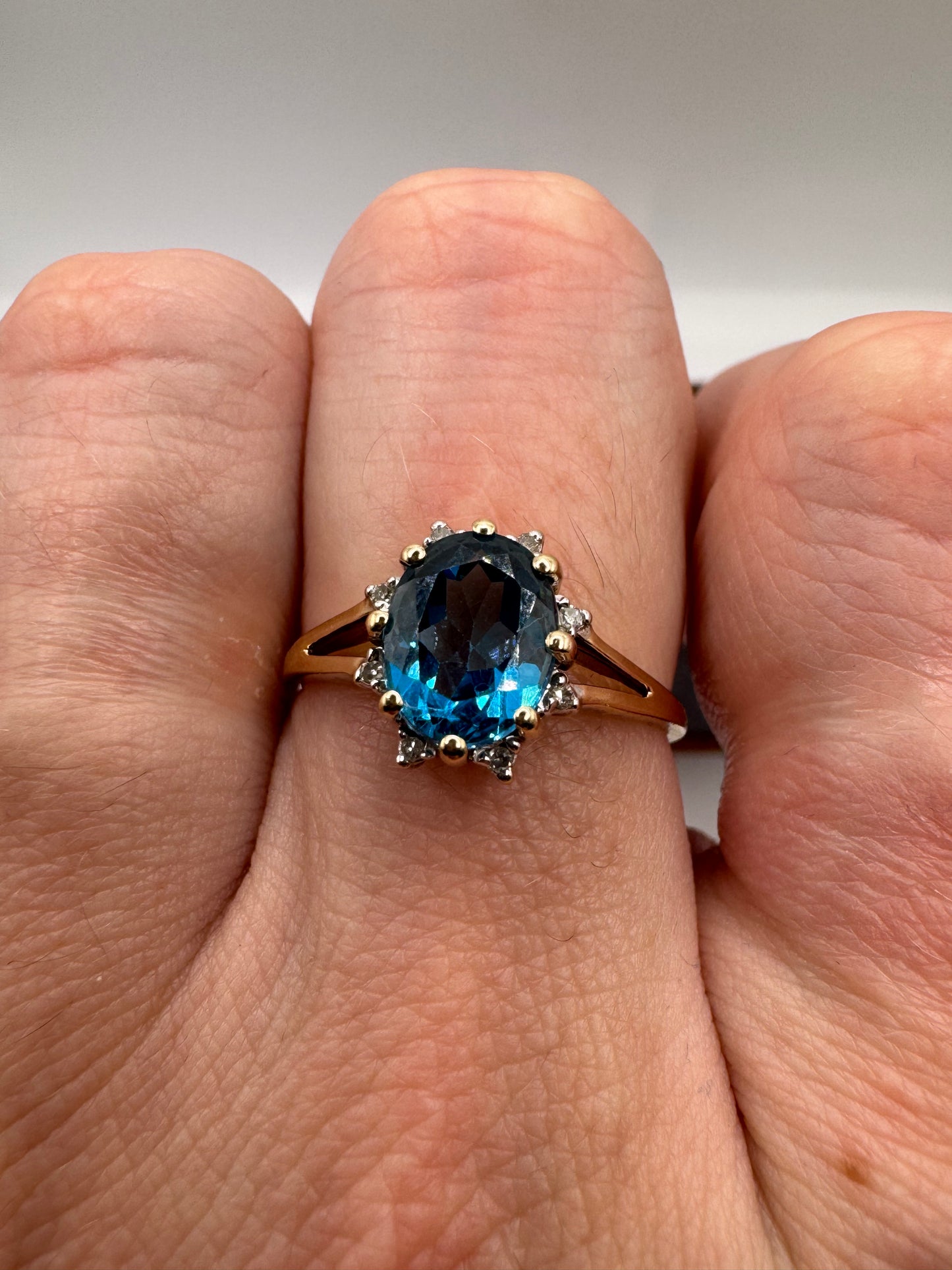 9ct gold topaz and diamond ring