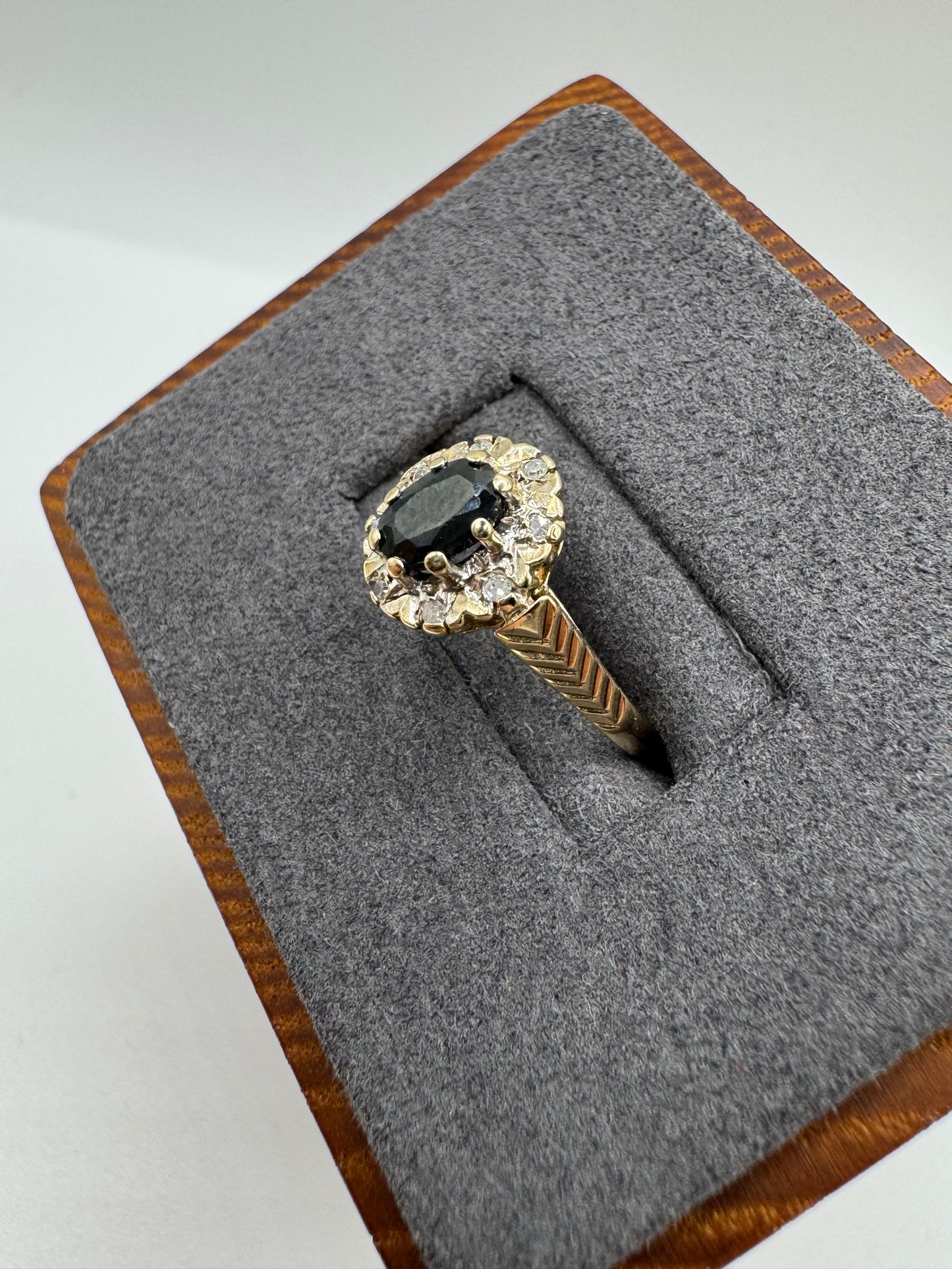 9ct gold sapphire and diamond ring