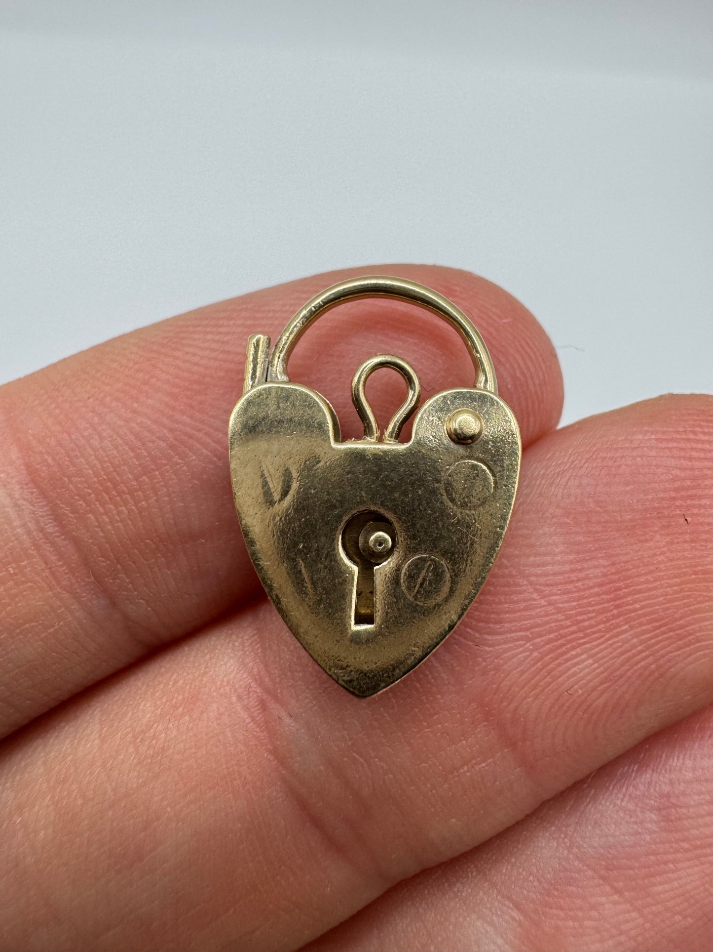 9ct gold padlock 4