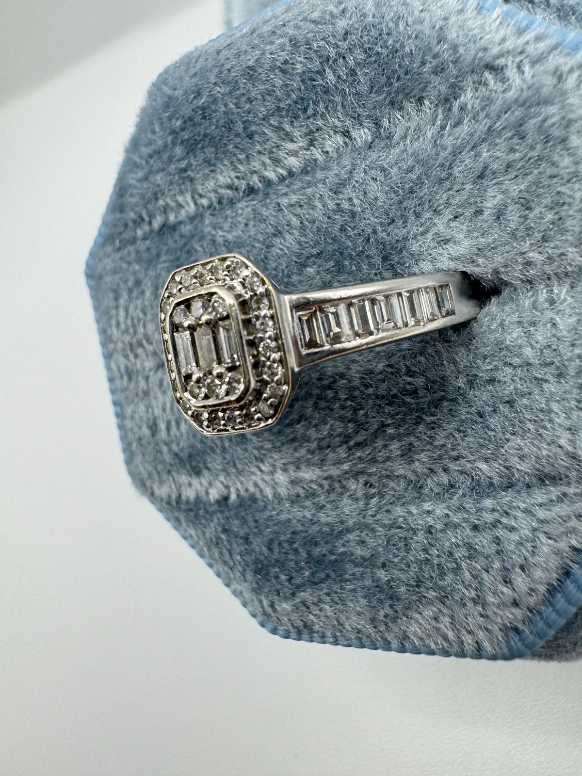 9ct white gold 0.5ct diamond cluster ring