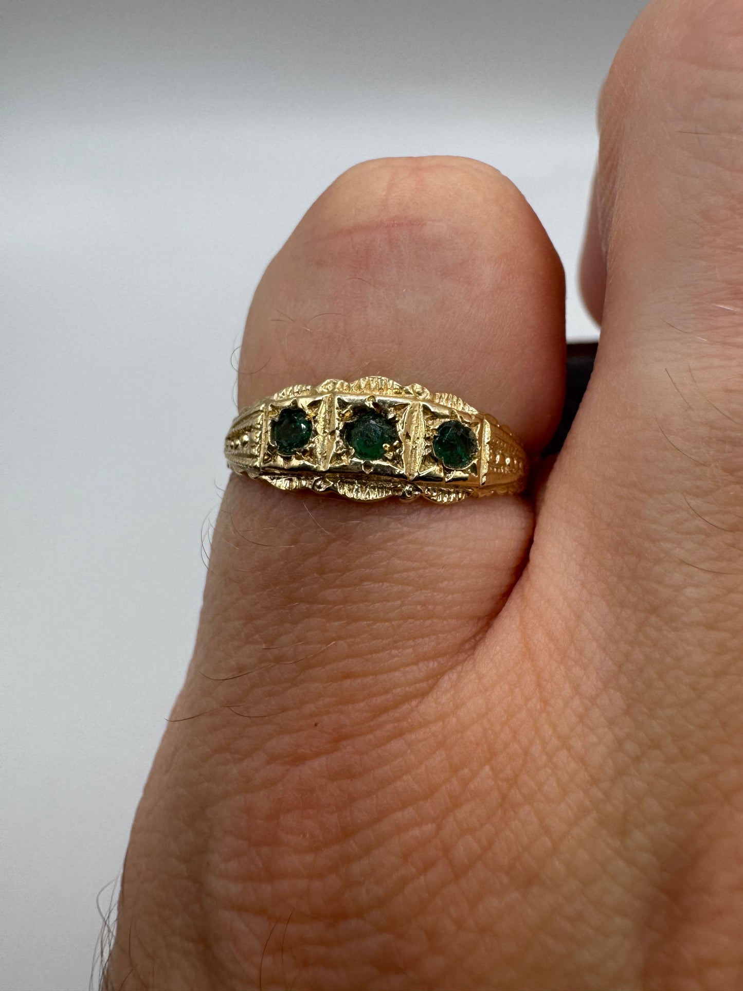 9ct gold emerald gypsy ring