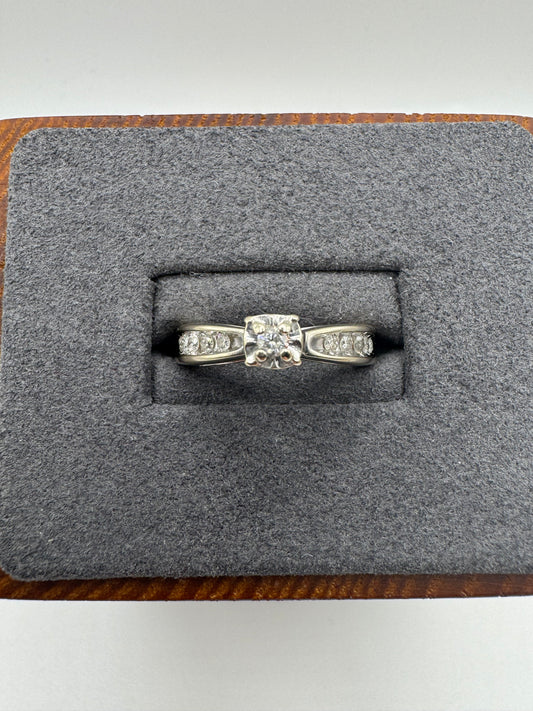 9ct gold 0.25ct diamond ring
