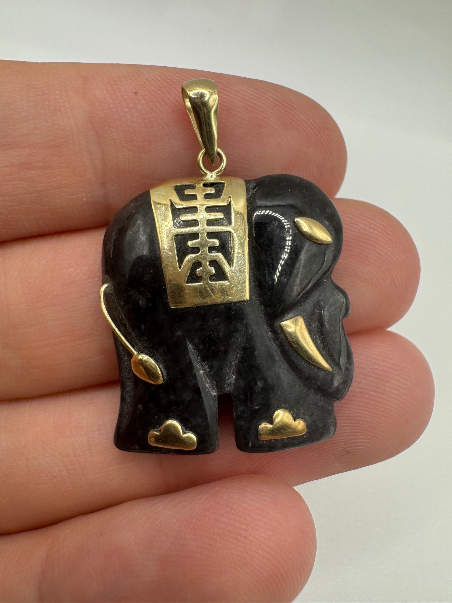 14ct gold jade elephant pendant