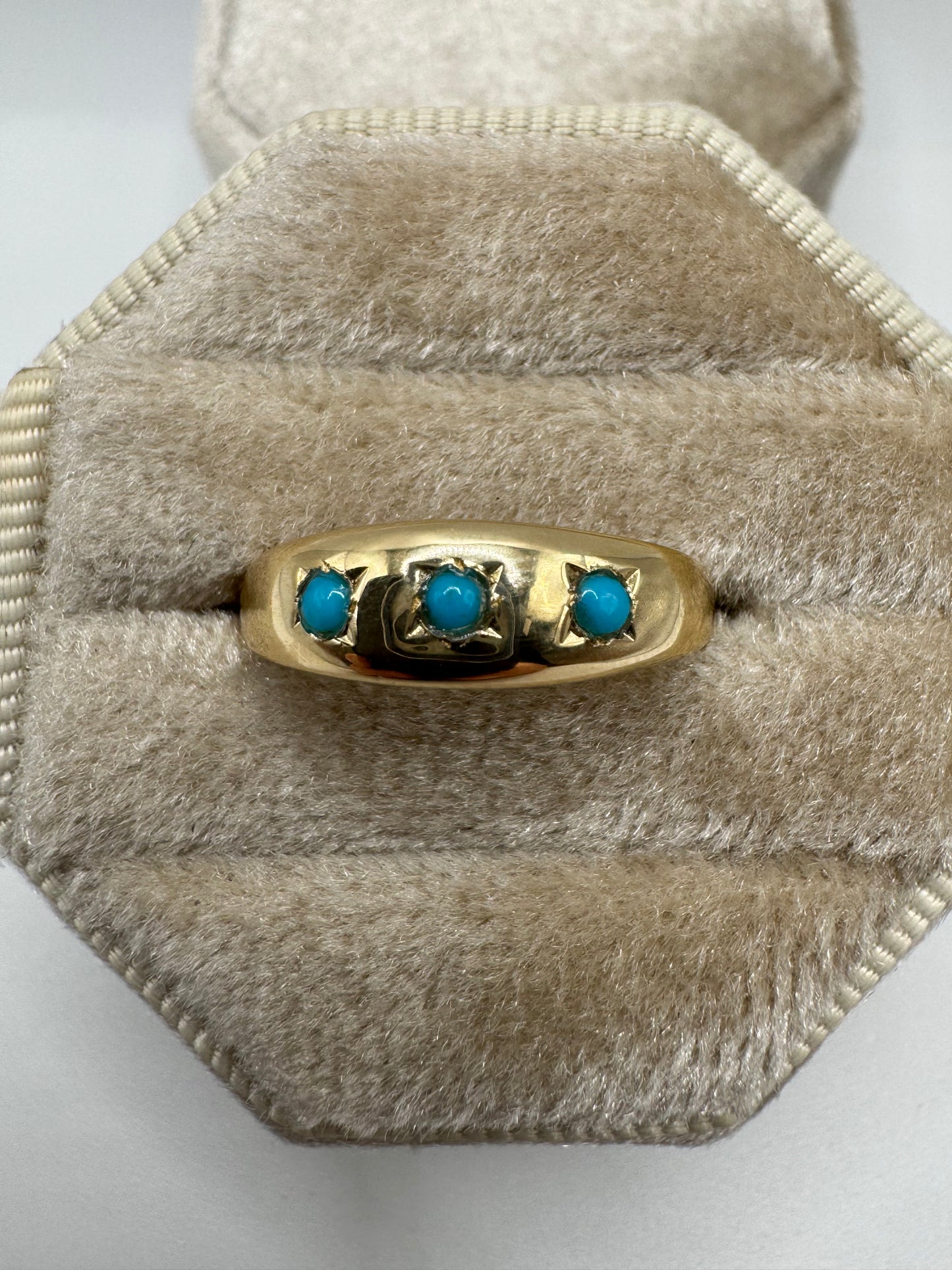 9ct gold turquoise gypsy ring