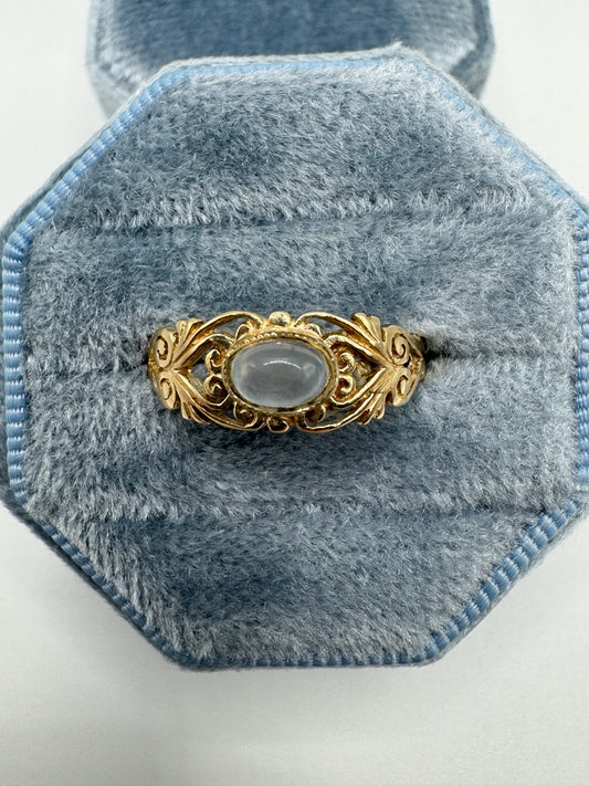 9ct gold patterned moonstone ring