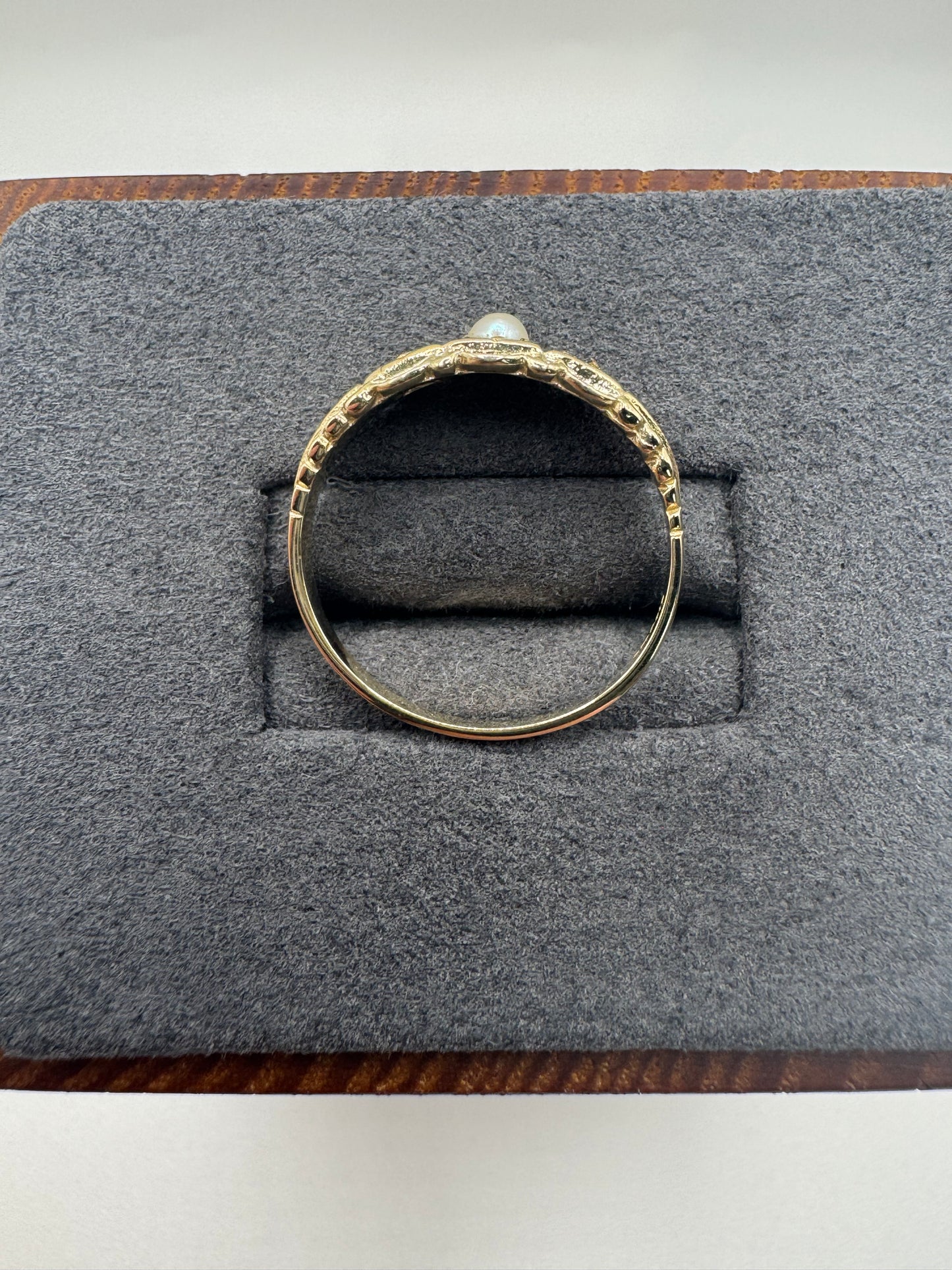 9ct gold emerald and pearl gypsy ring