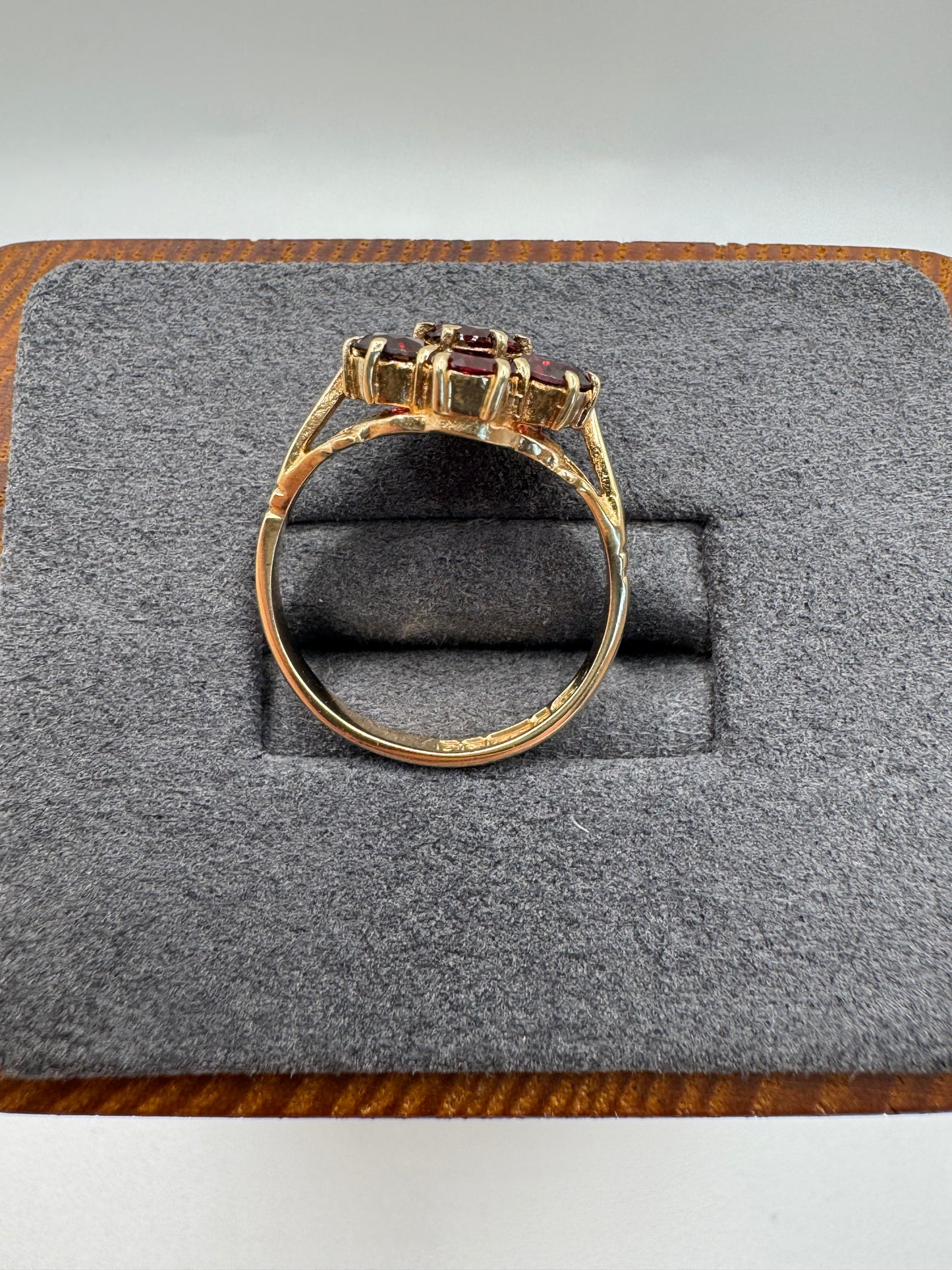 9ct gold garnet cluster ring