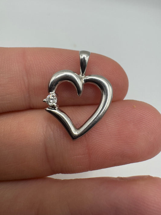 9ct white gold diamond heart pendant