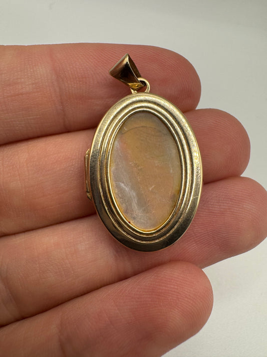 9ct gold mother of pearl locket