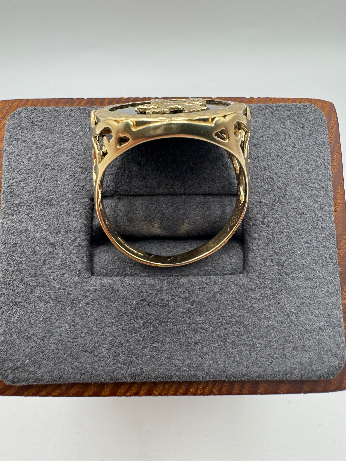 9ct gold onyx eagle crest ring