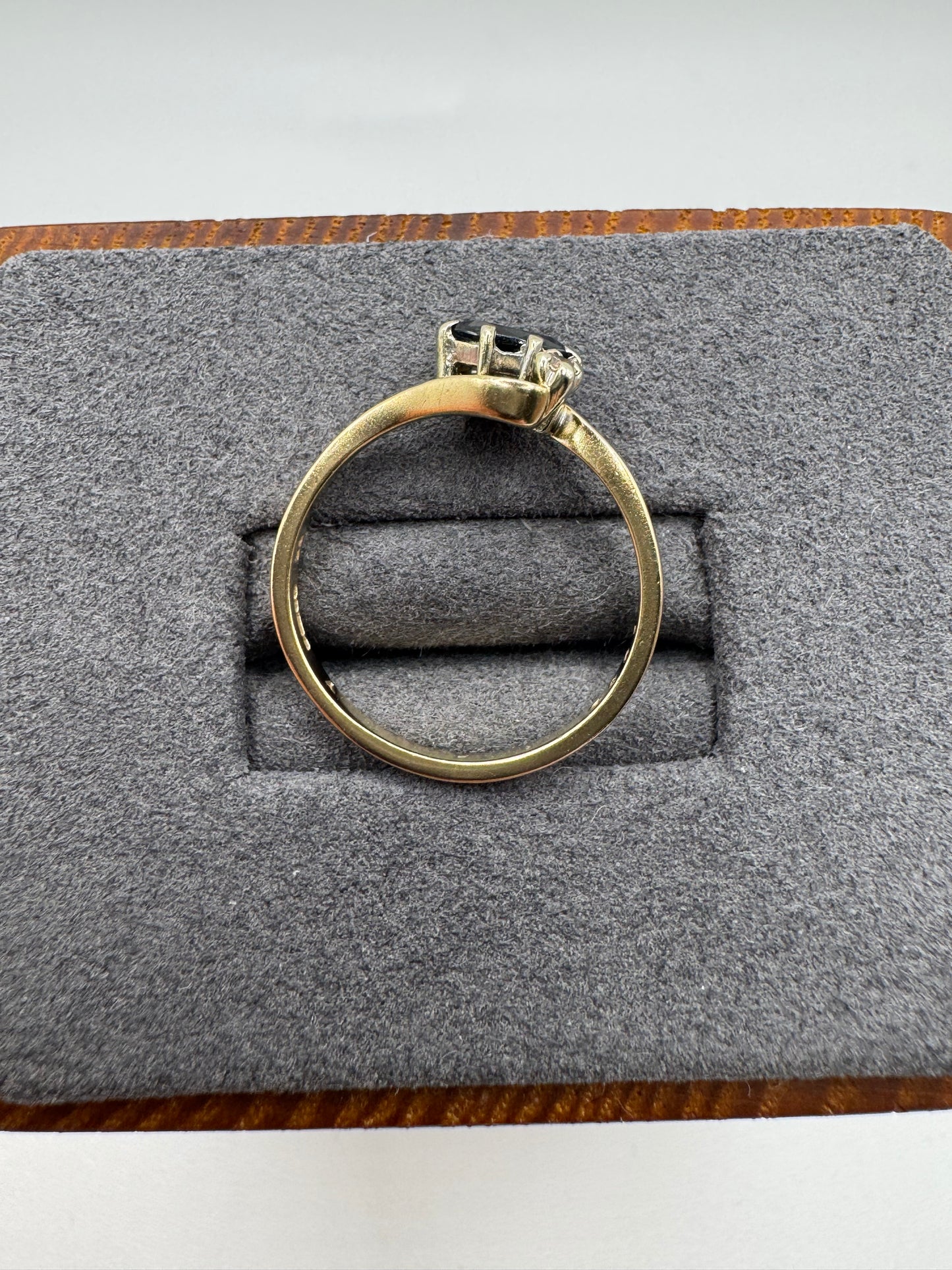 9ct gold sapphire and diamond ring