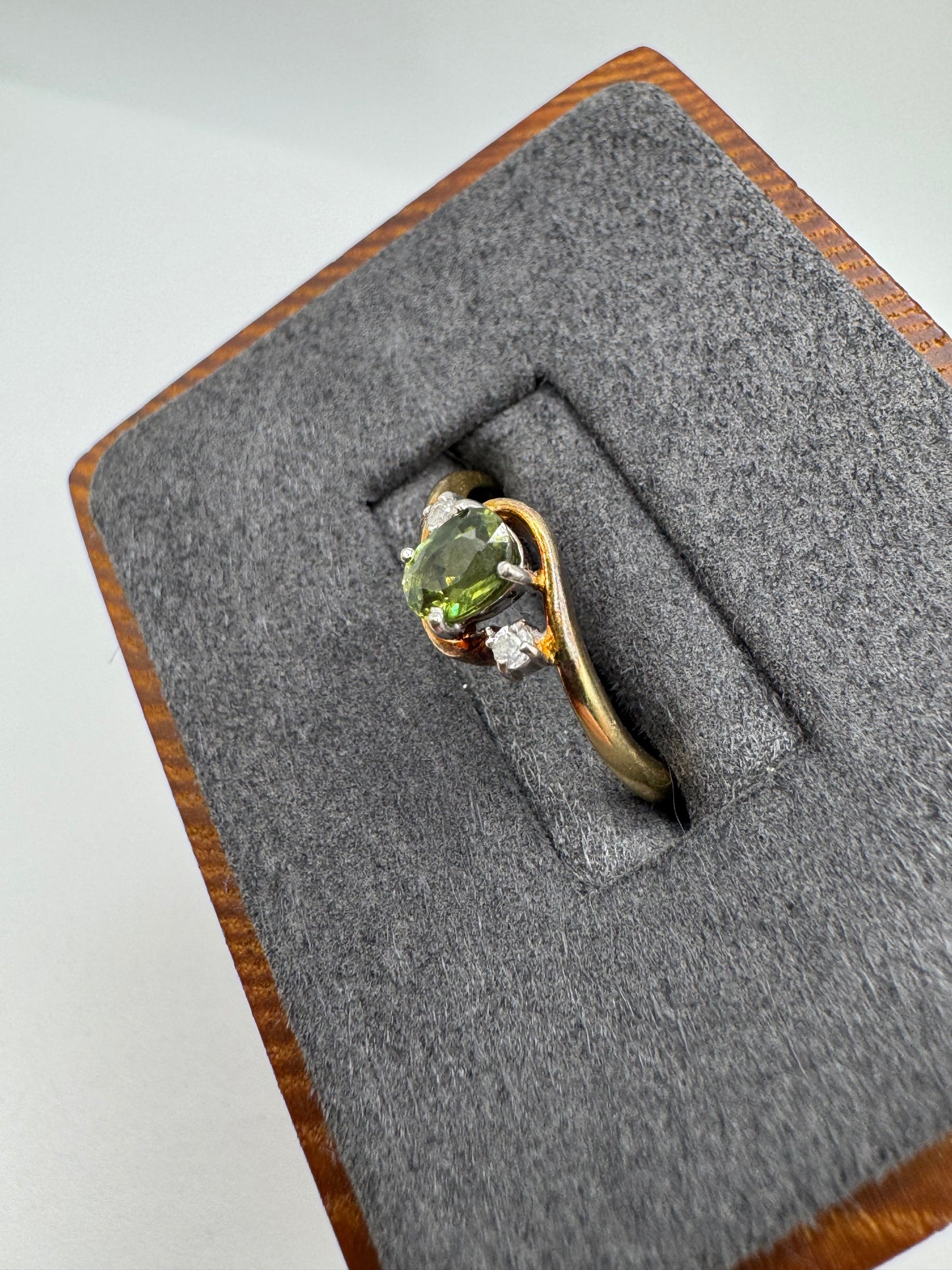 14ct gold green sapphire and zircon ring